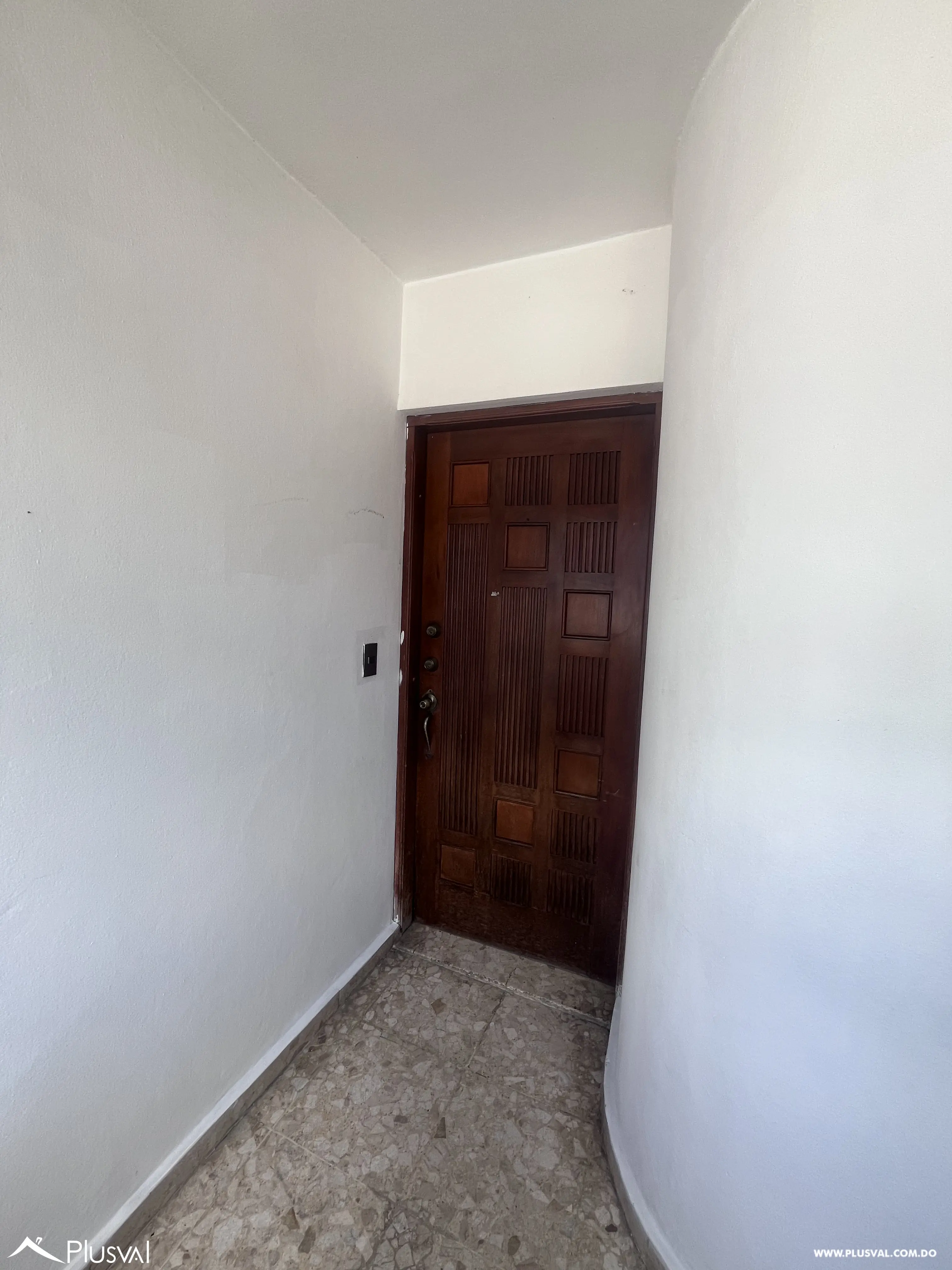 Apartamento en alquiler en el sector Paraiso de 3 habitaciones para uso residencial u oficinas 493653