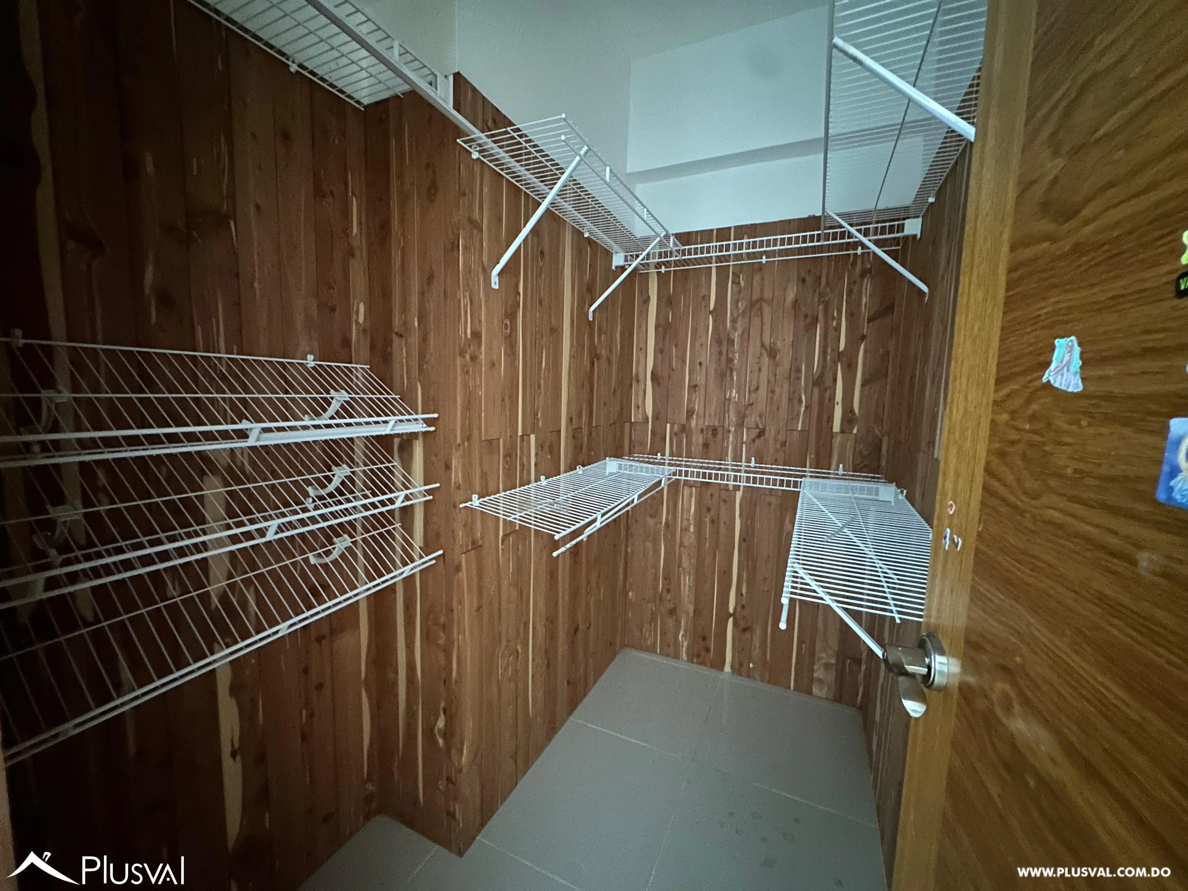 Venta de apartamento de 3 habitaciones en Evaristo Morales 484557