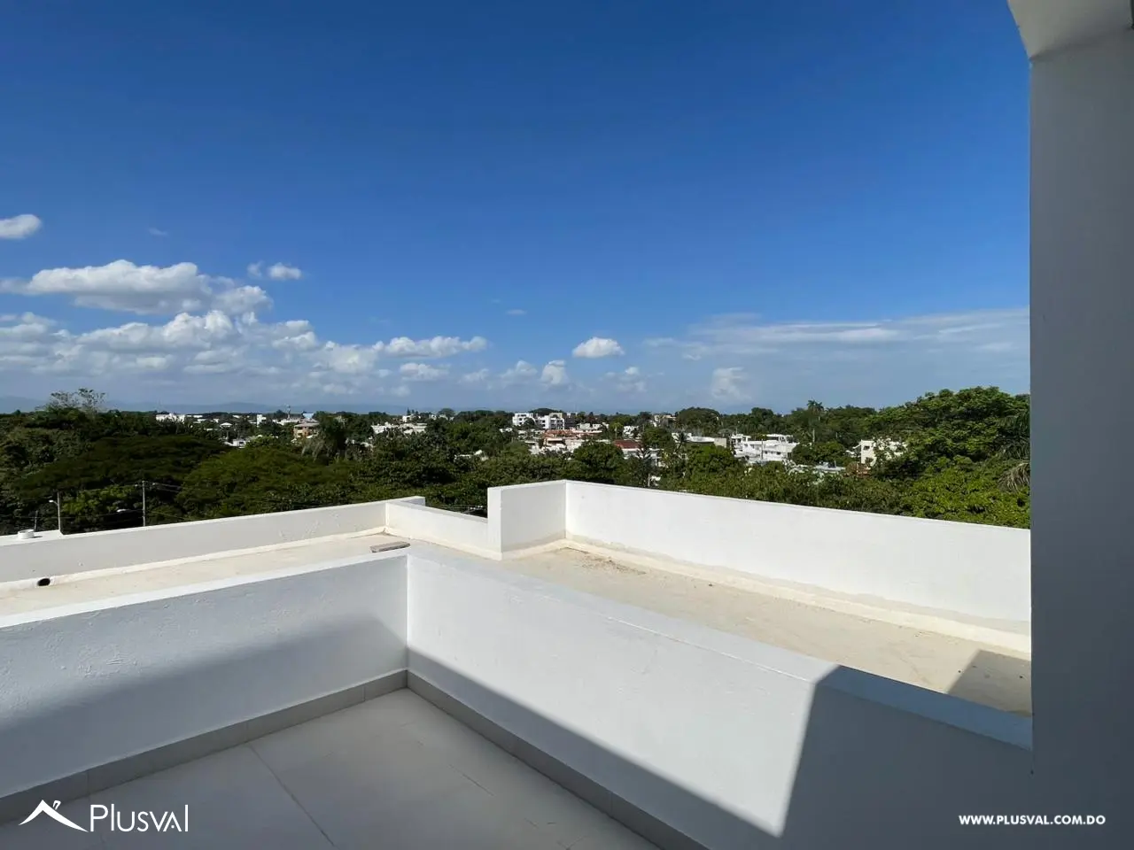 Apartamento en 1er Nivel con Tres Habitaciones y Family Room en La Vega 524712