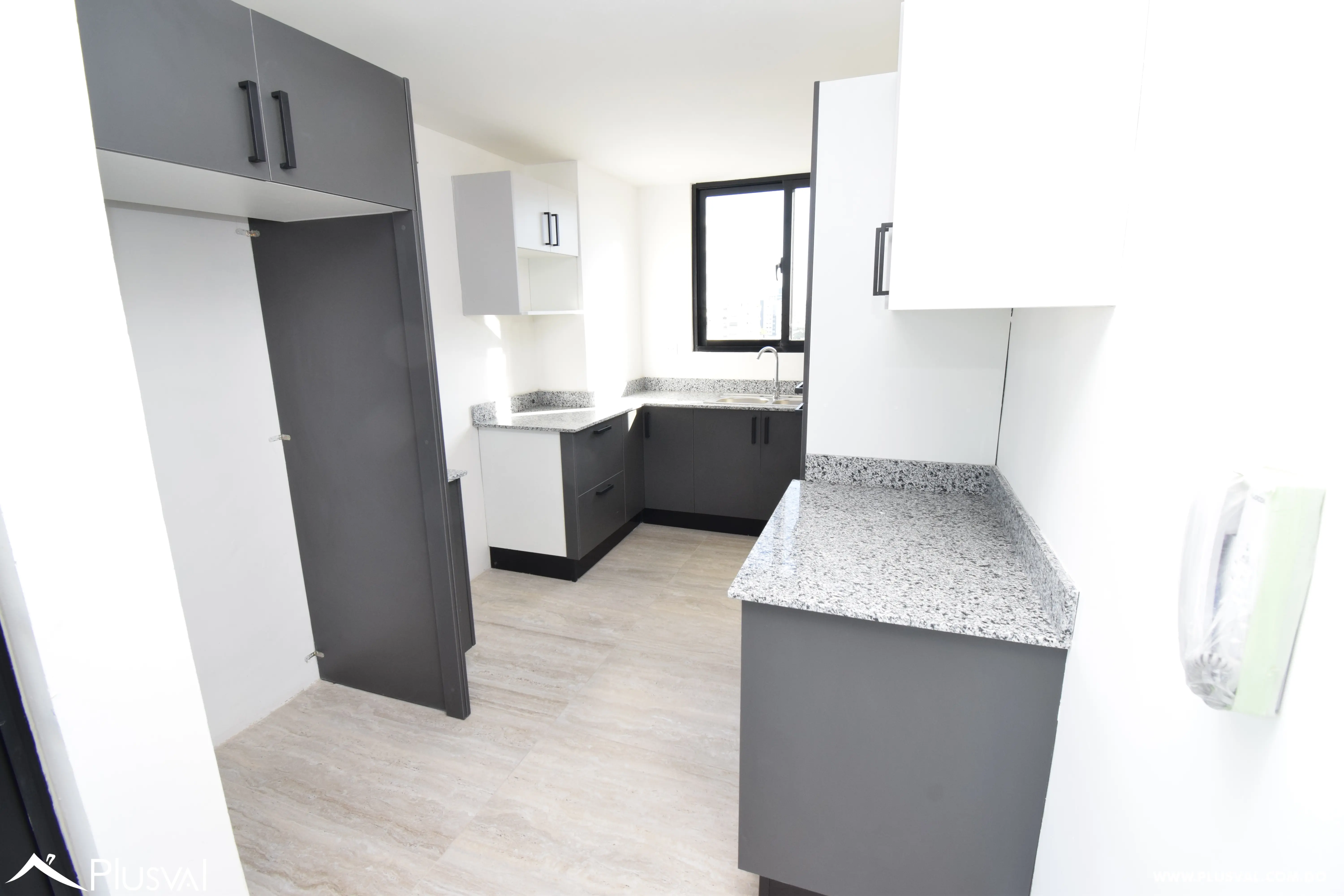 Apartamento en venta en el Evaristo Morales en espera a estrenar por ti. 472108