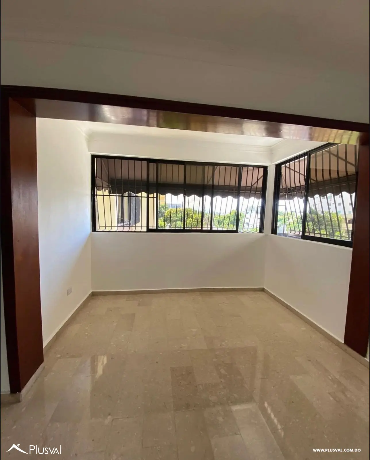 Apartamento en 3er Nivel Espacioso y en Alquiler en la Esmeralda, Santiago de los Caballeros 485360