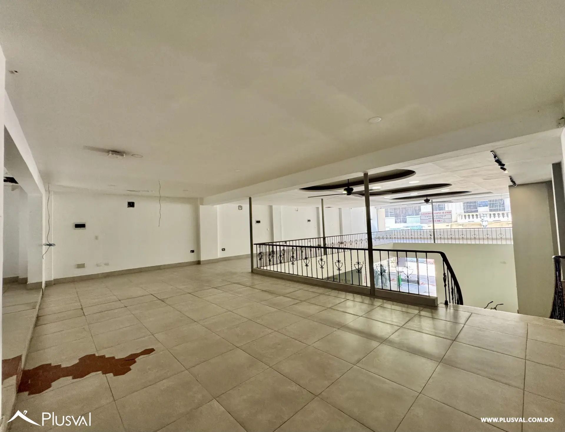 Alquilo Excelente Local Comercial - 2do Nivel en la Calle El Conde 504843