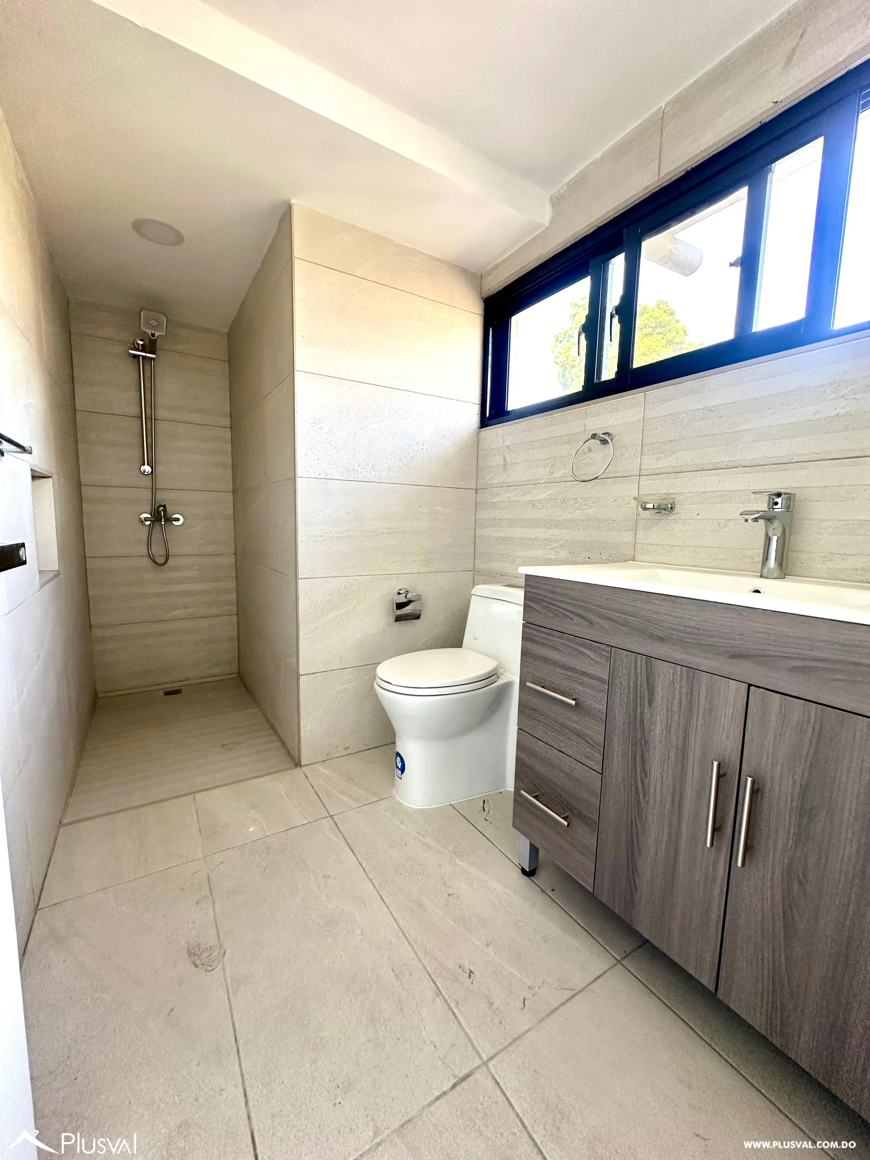 Apartamento de 3 habitaciones en Evaristo Morales 525958
