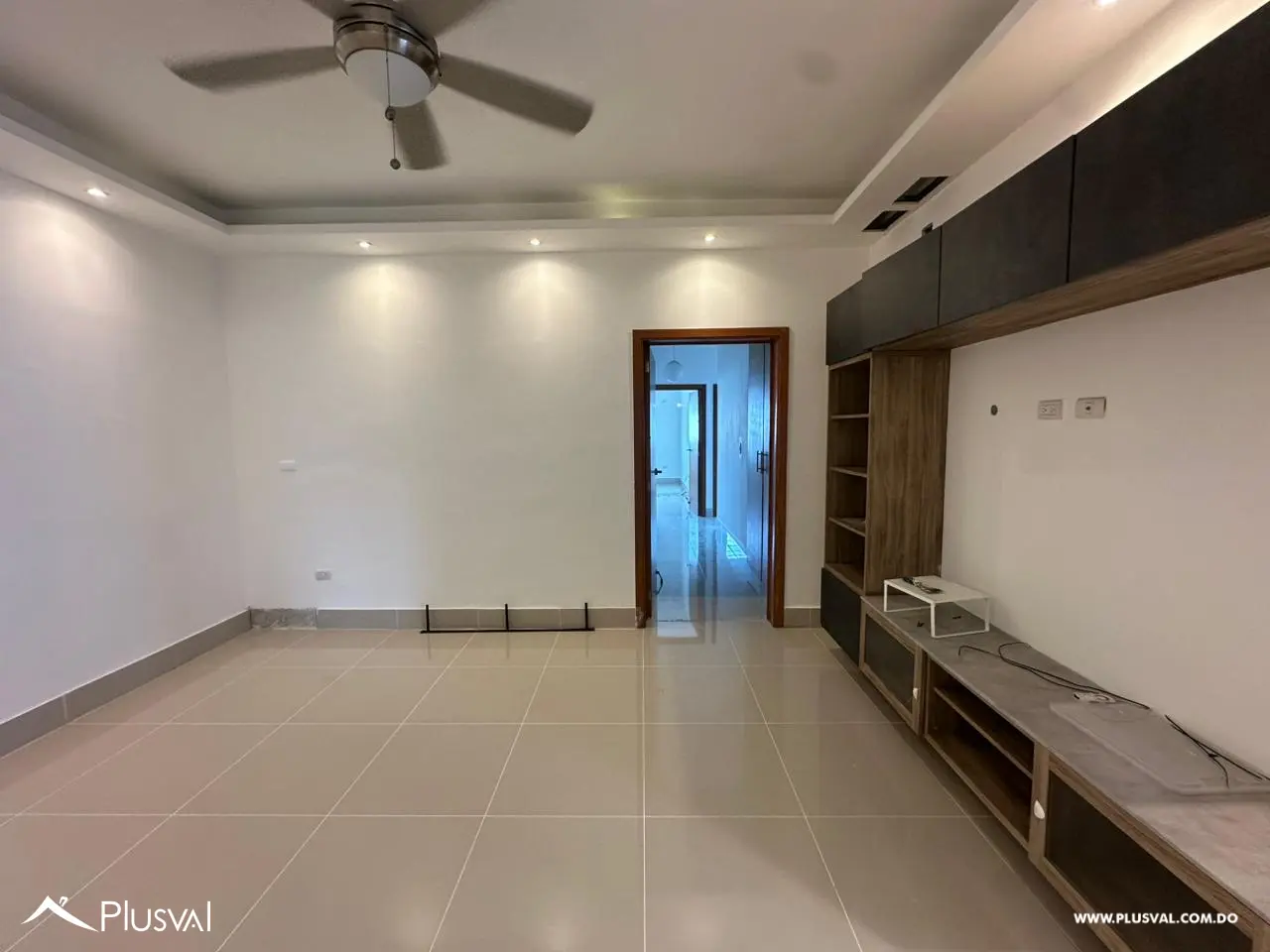 Alquiler de apartamento de 3 habitaciones en Evaristo Morales 470015