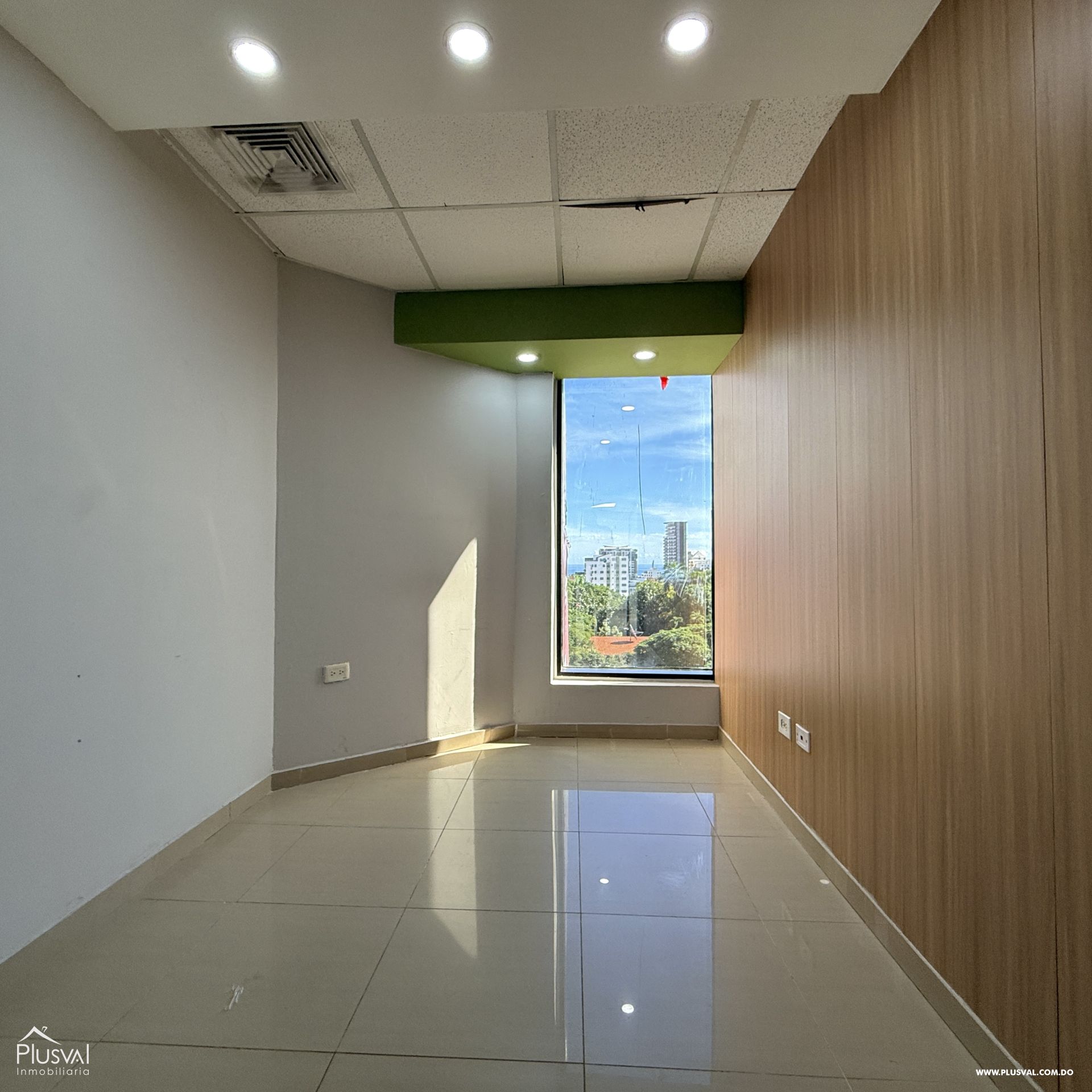 Alquiler Local de Oficina en Piantini, Vista al Mar y 300 Parqueos 483035