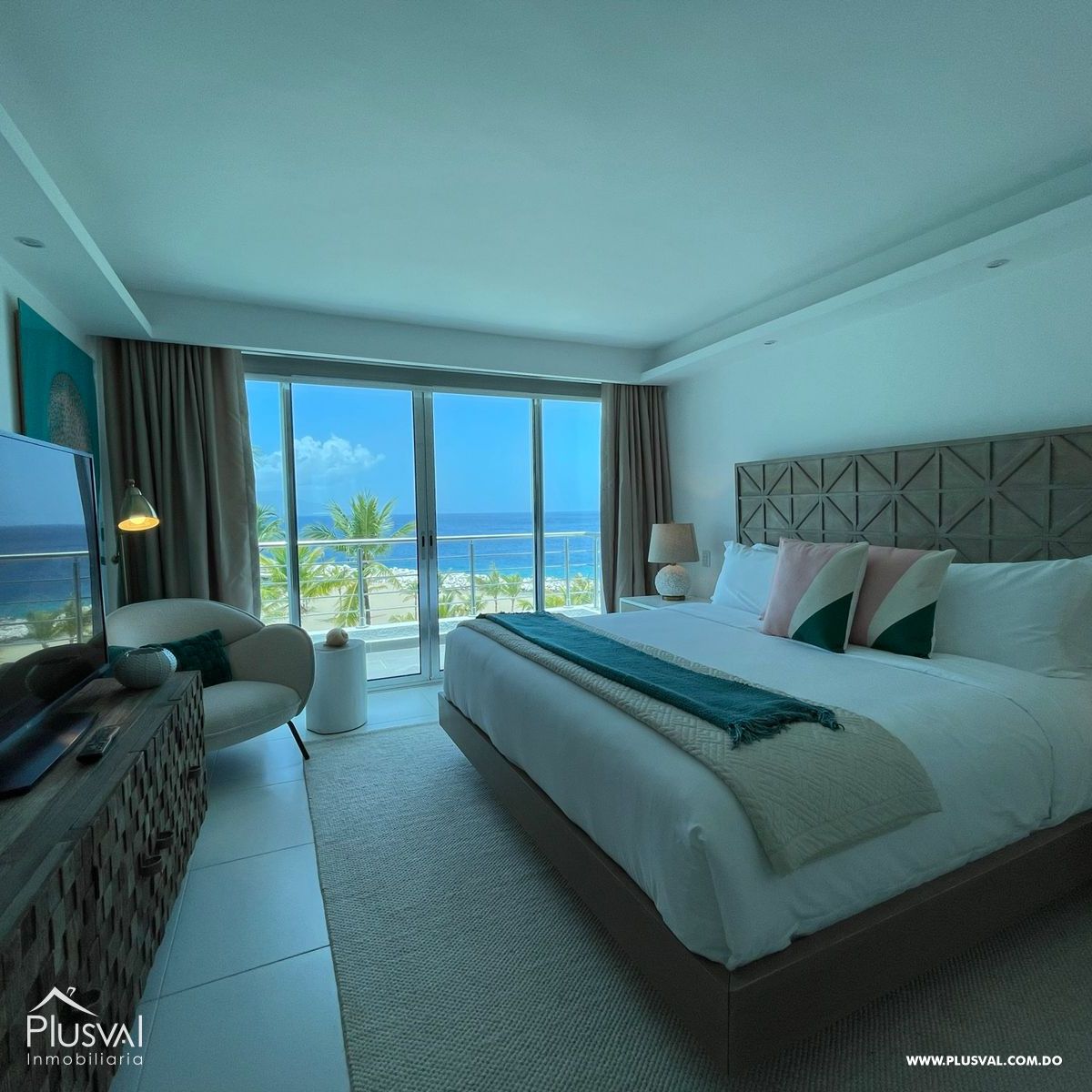 Exclusivo Penthouse de 2 niveles en Proyecto Cerrado Frente al Mar. 230402
