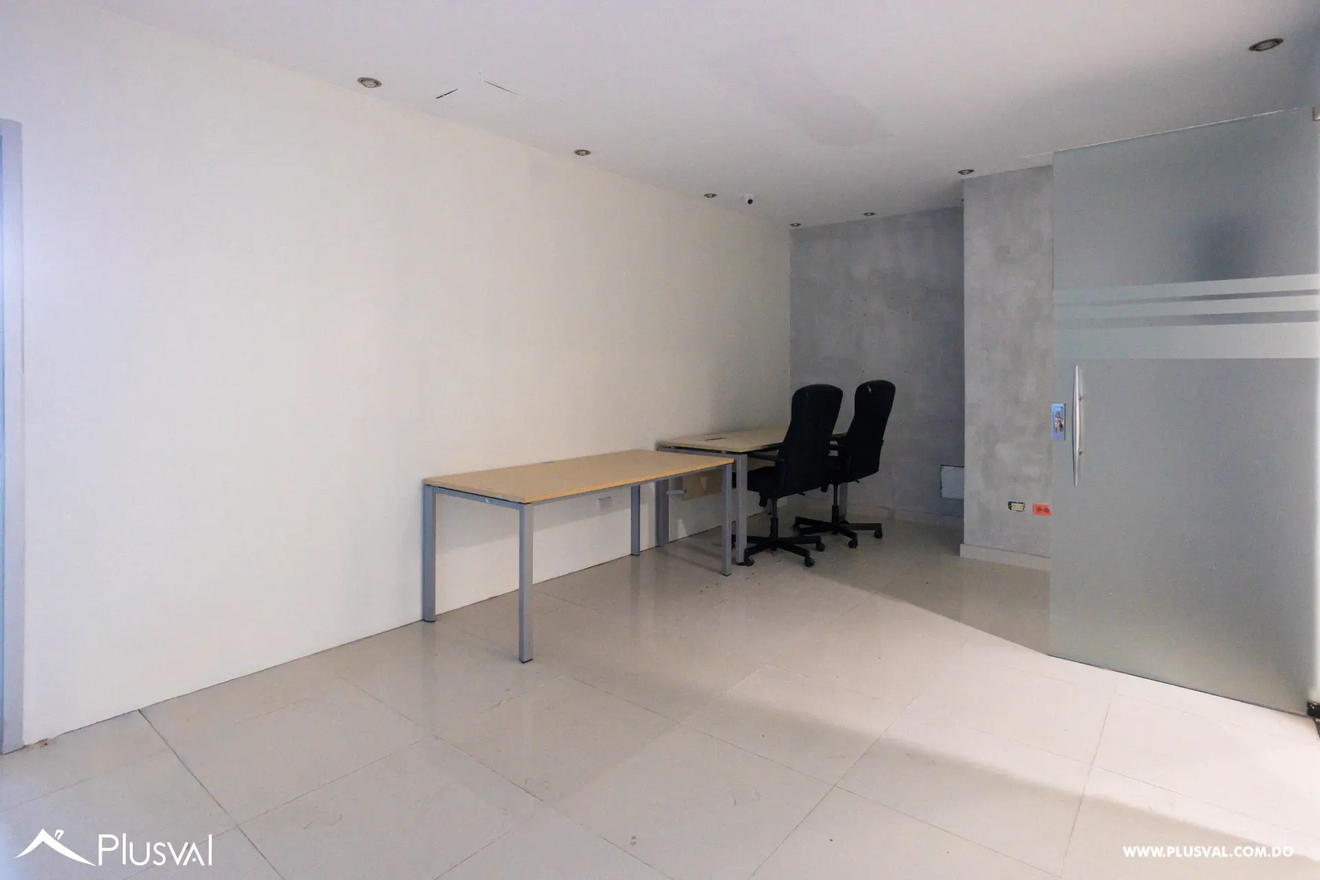 Alquiler local comercial en torre corporativa moderna en Naco – 66 m² 469575