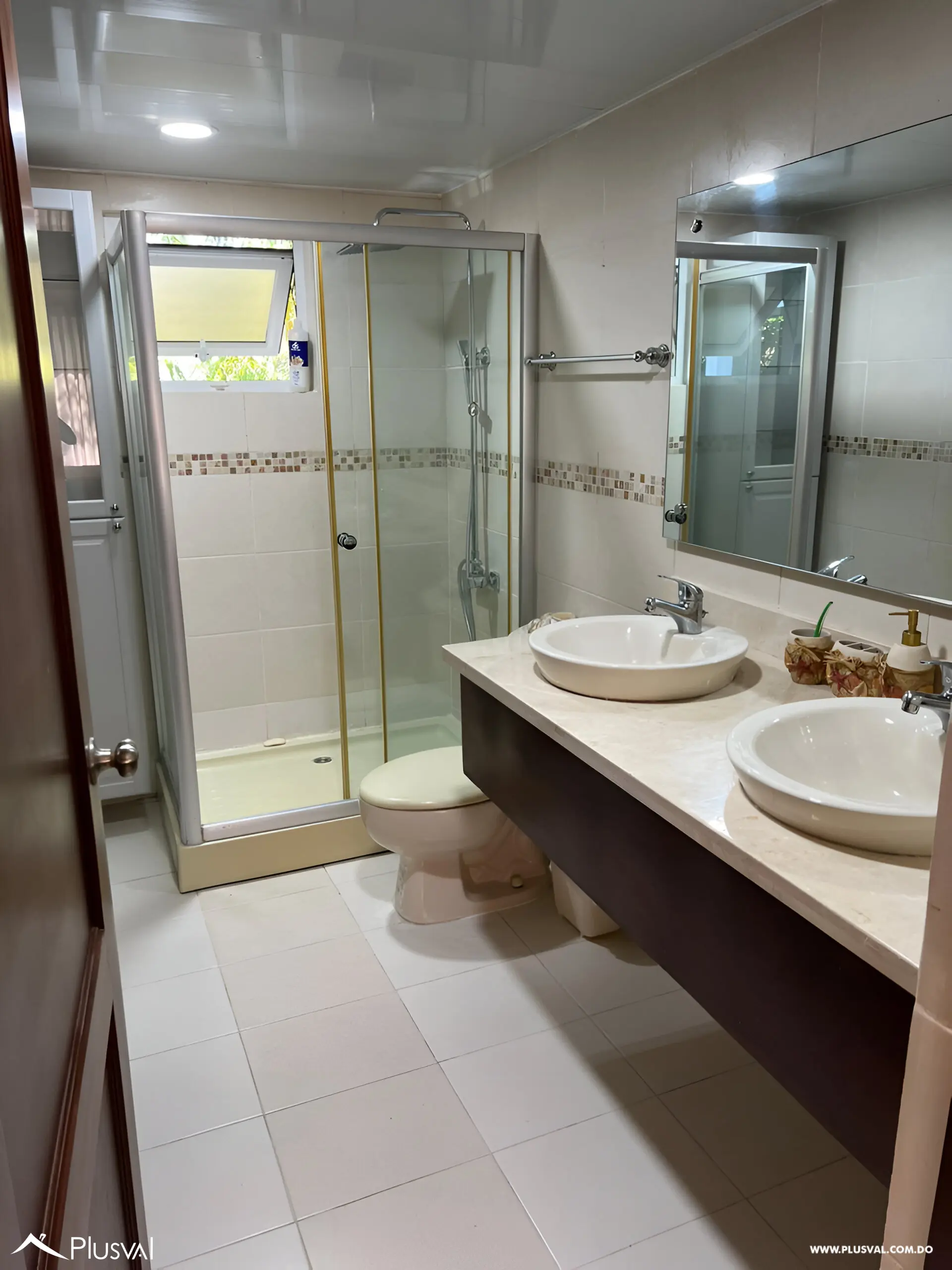 Apartamento Amueblado con Vista al Paisaje y Acceso a Playa en Exclusivo Residencial 470372