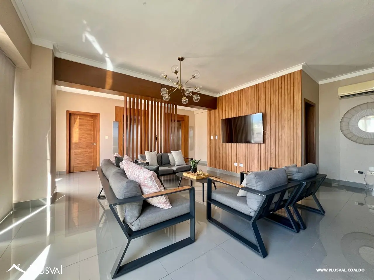 Apartamento en alquiler en Evaristo Morales con balcón tipo terraza 479237