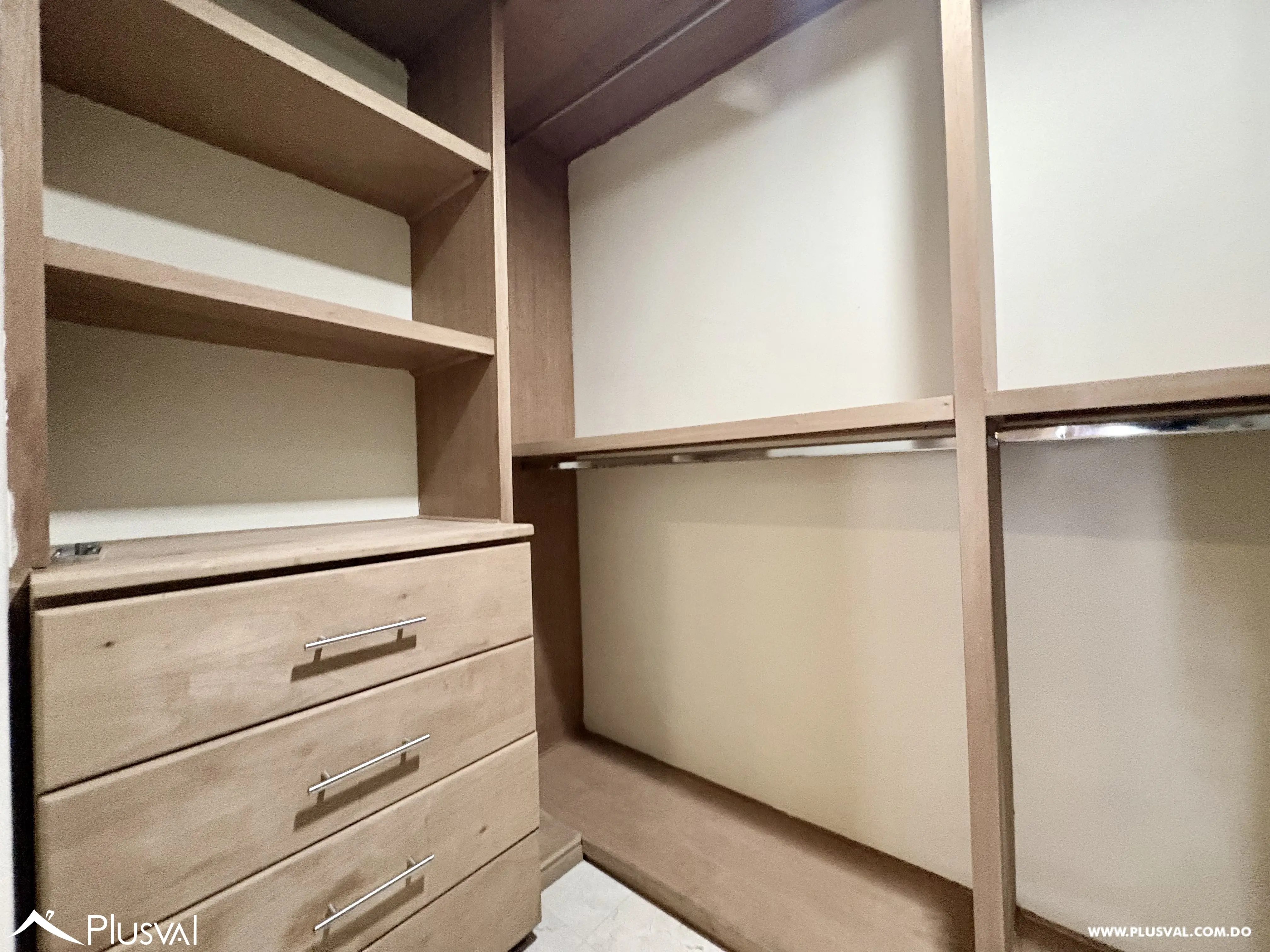 Apartamento en alquiler amueblado de 3 habitaciones y 3.5 baños en Piantini 467346