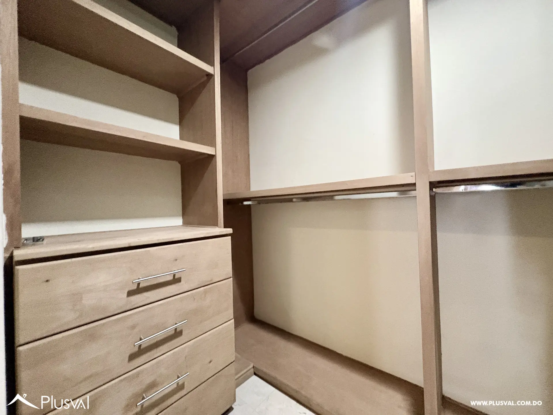 Apartamento en alquiler amueblado de 3 habitaciones y 3.5 baños en Piantini 467346