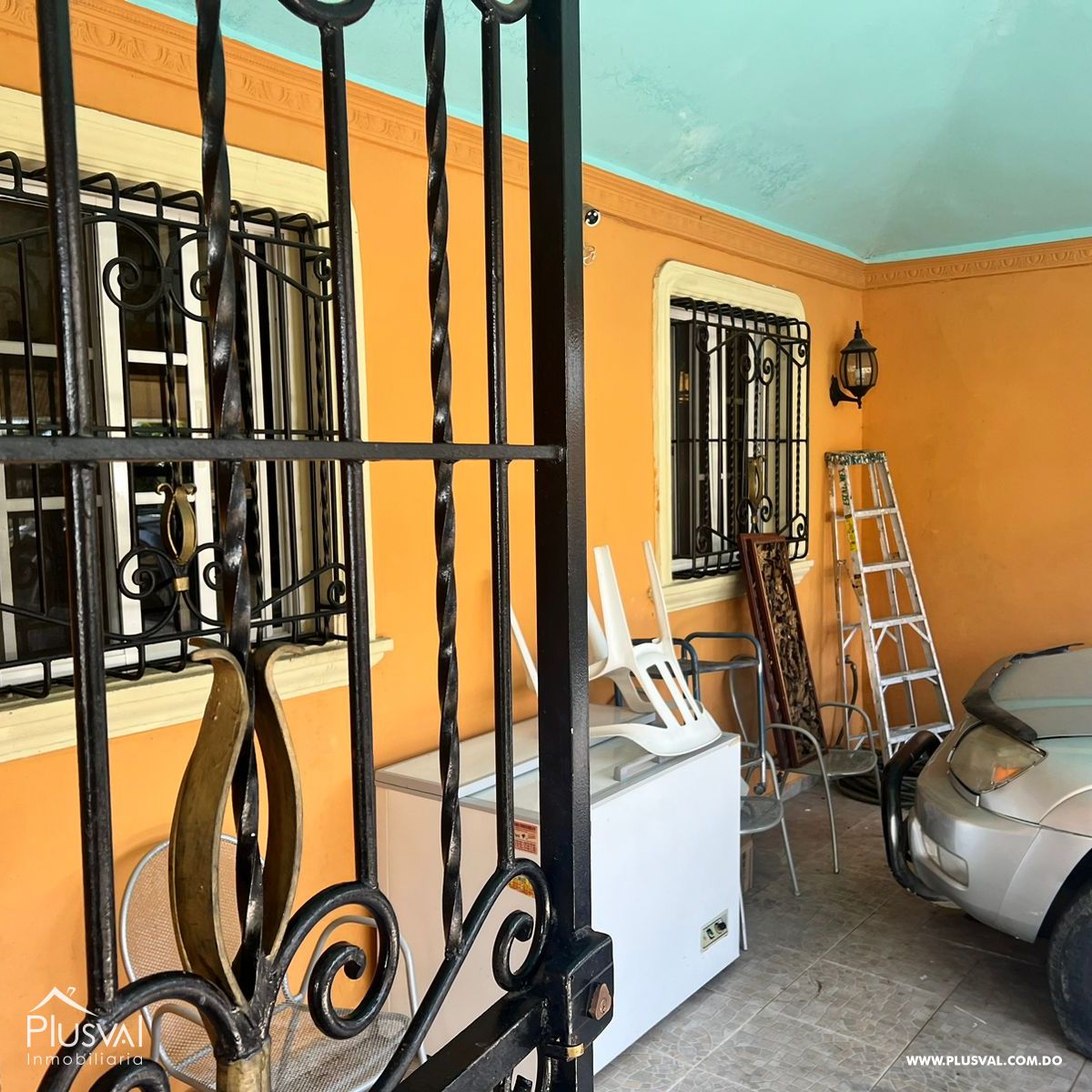 Casa en venta en Santo Domingo Este, mas una segunda casa con jacuzzi en el segundo piso. 381776