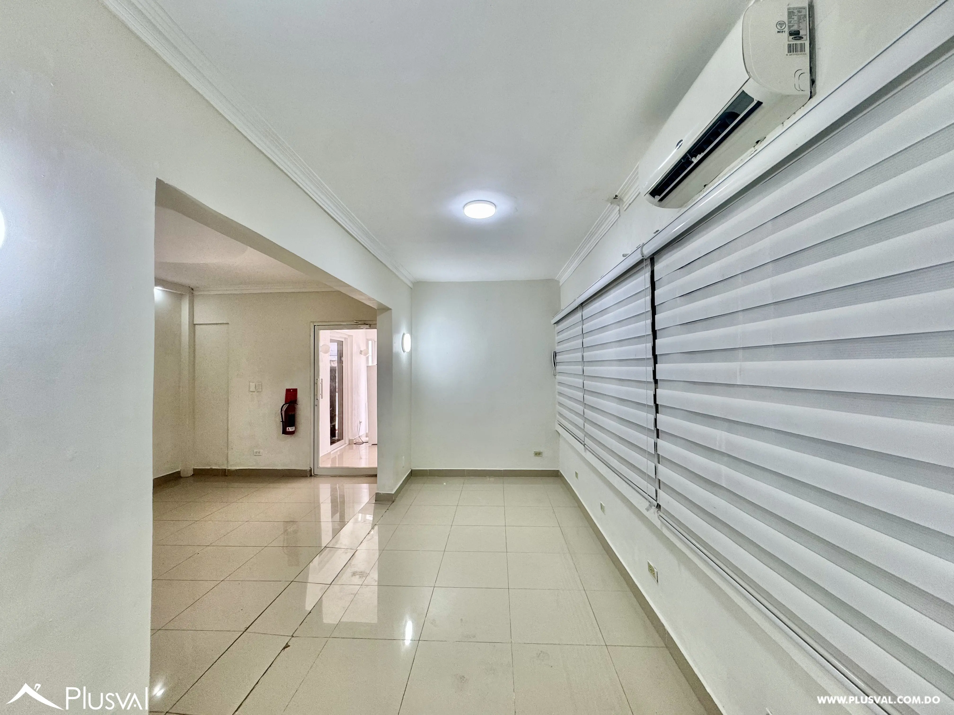 Alquilo Excelente Local en 2do Nivel en Gazcue 507811