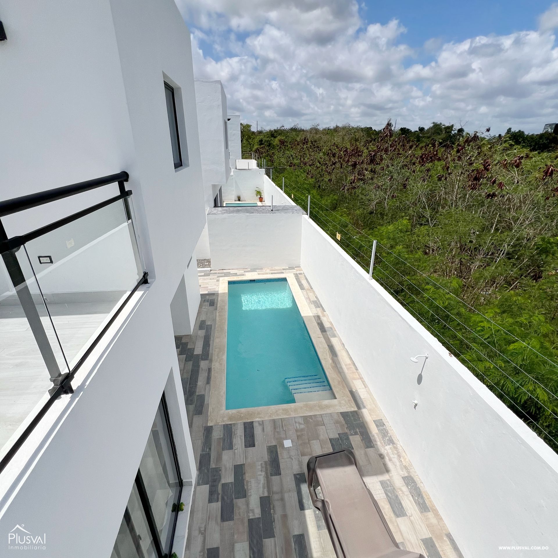 Exclusiva casa de dos niveles a la venta ubicada en Bavaro, Punta Cana 371097