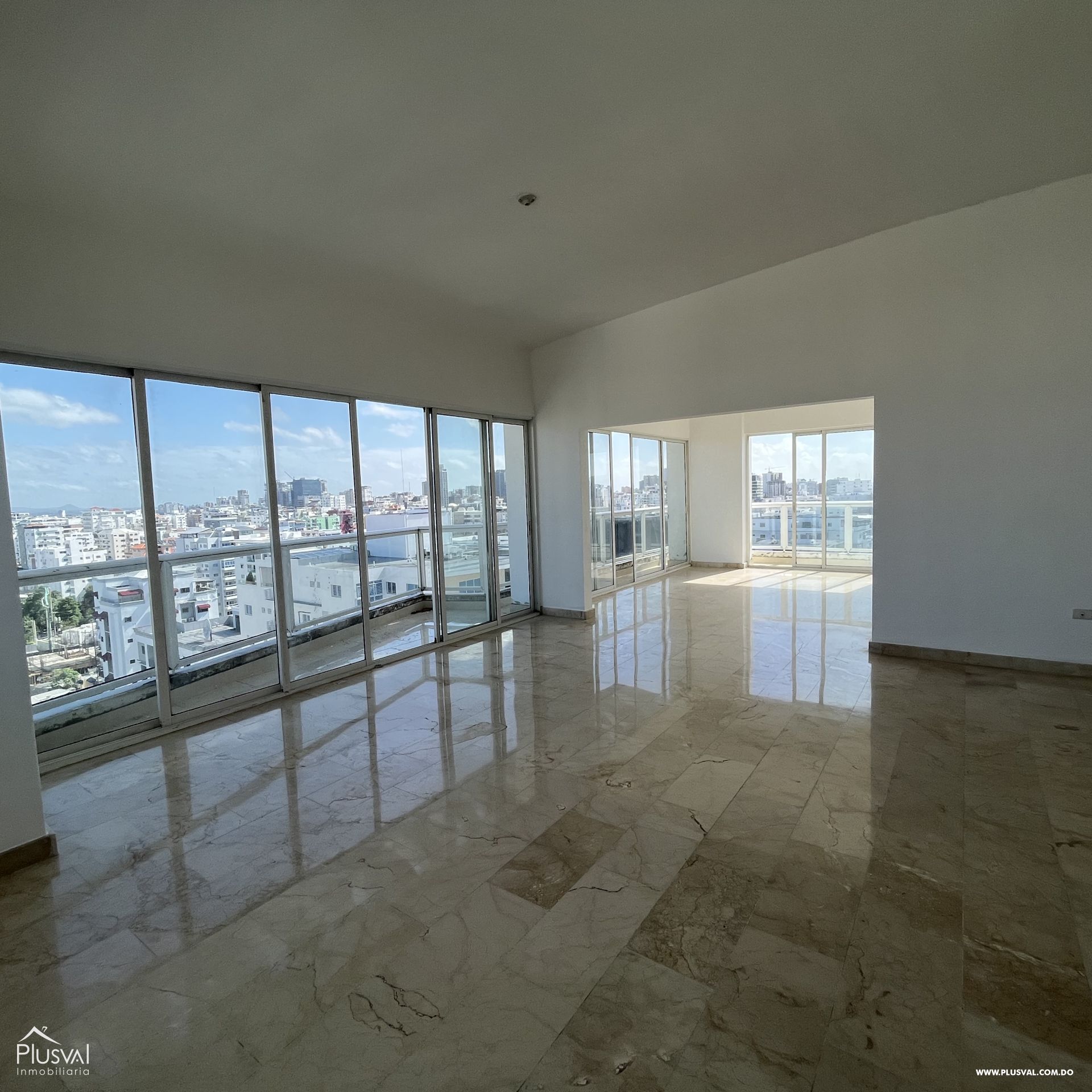 Venta de apartamento de 3 habitaciones en el sector de Evaristo Morales 293903