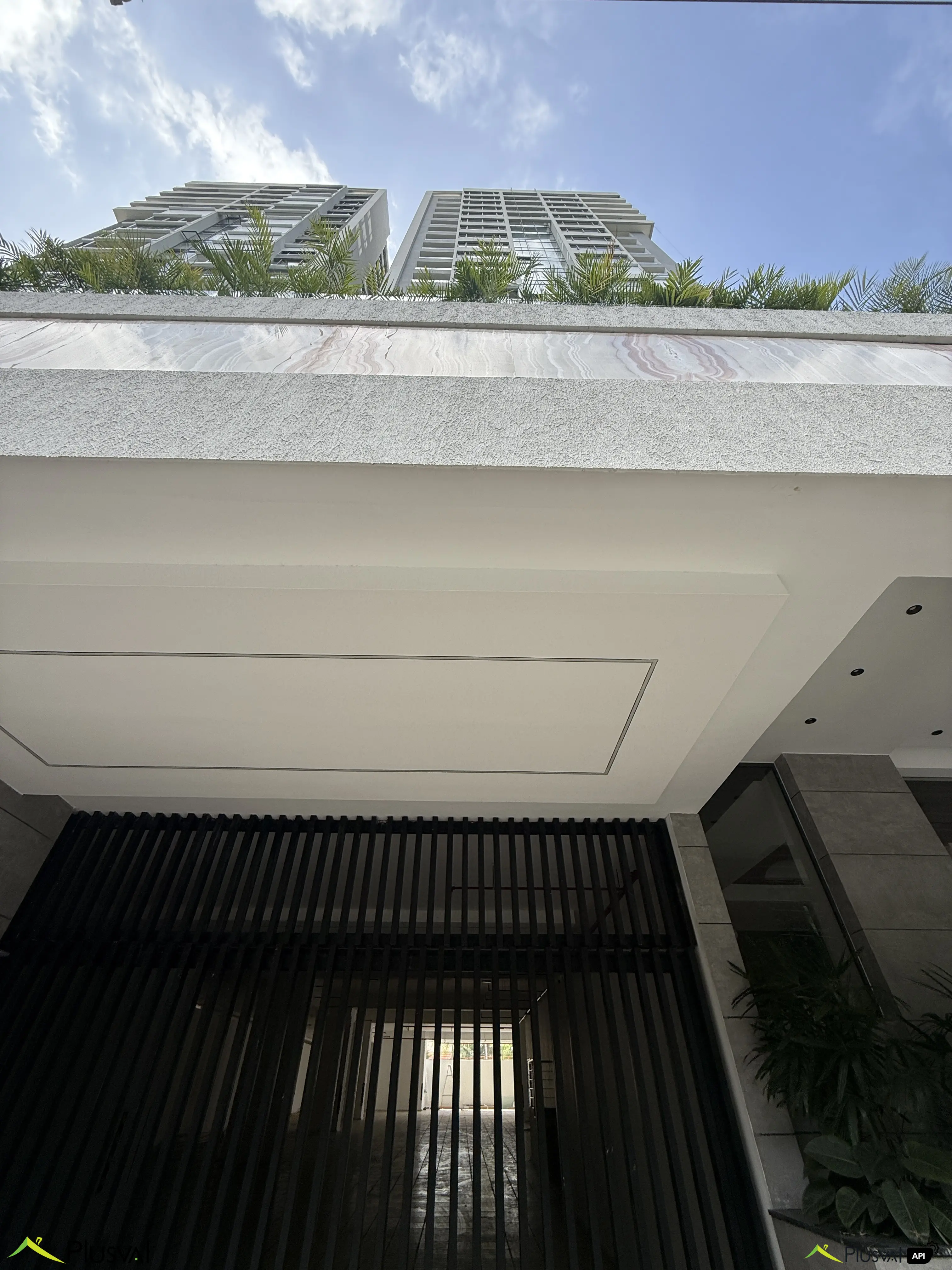 Apartamento de Lujo en Alquiler – 3 Habitaciones + Estudio con 4 Parqueos y Vista al Mar en la Ave. Anacaona 450082