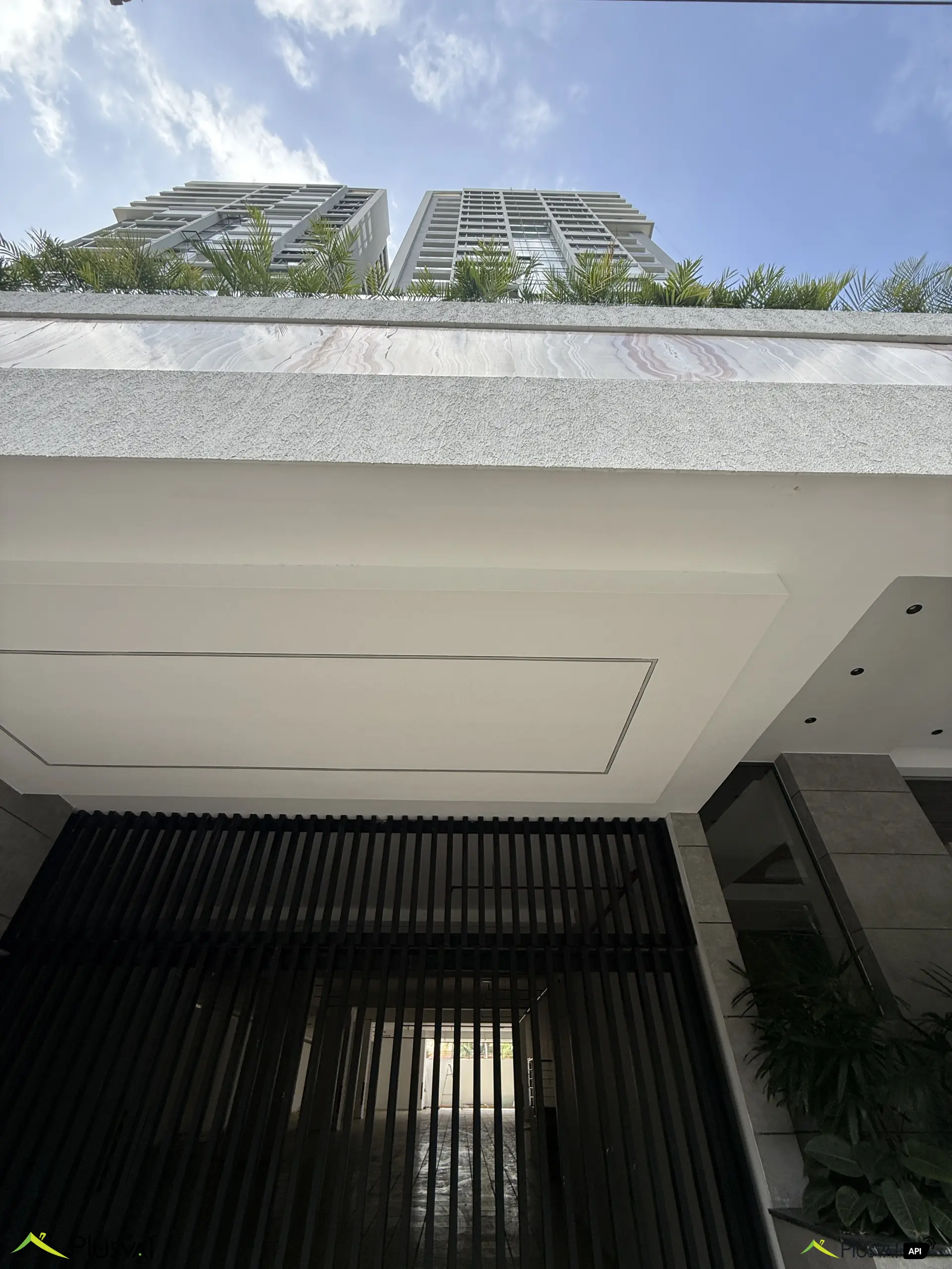 Apartamento de Lujo en Venta – 3 Habitaciones + Estudio con 4 Parqueos y Vista al Mar en la Ave. Anacaona 450143