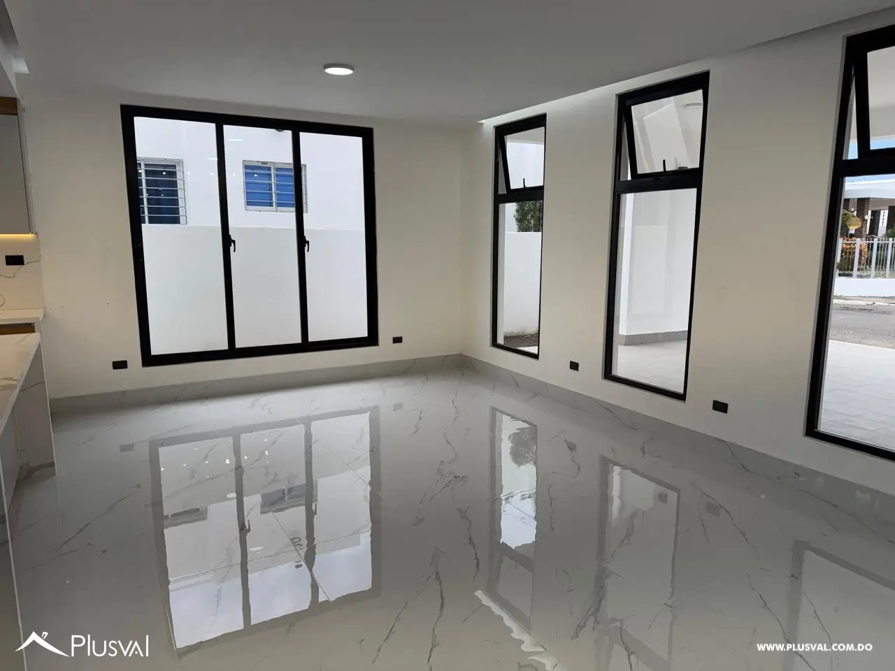 Proyecto de Casas de Dos Niveles en Exclusiva Zona de Santiago 532406