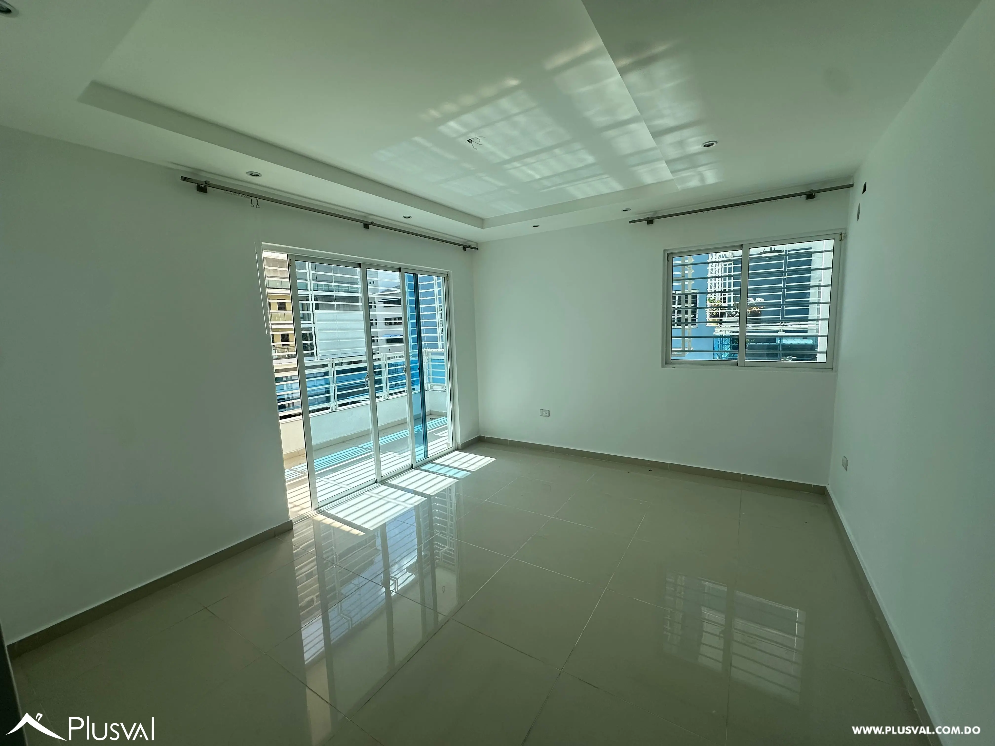 Venta de apartamento de 3 habitaciones en Evaristo Morales 484571
