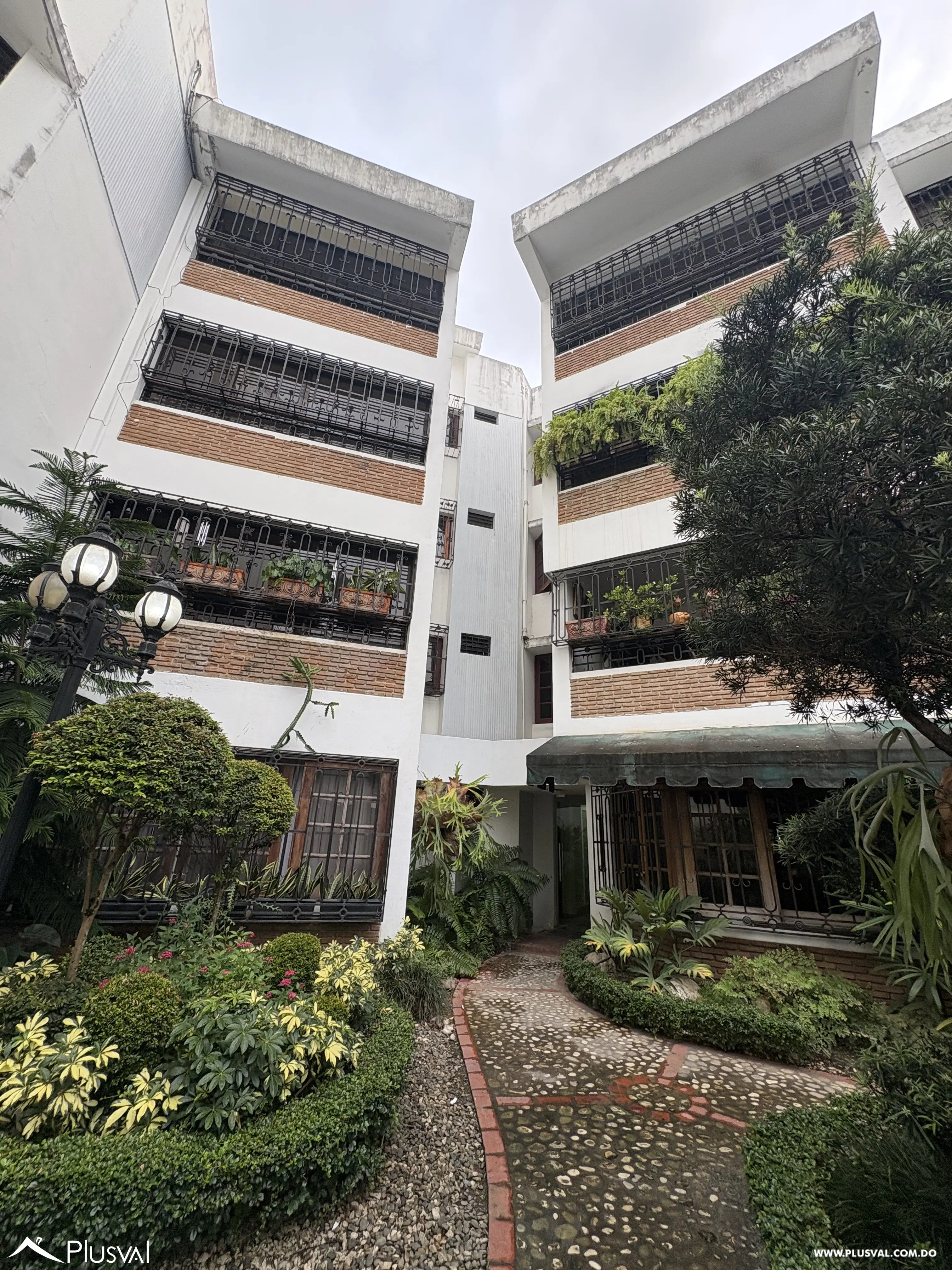 Apartamento en Alquiler en el Naco, Clásico, amplio y muy bien cuidado 507606