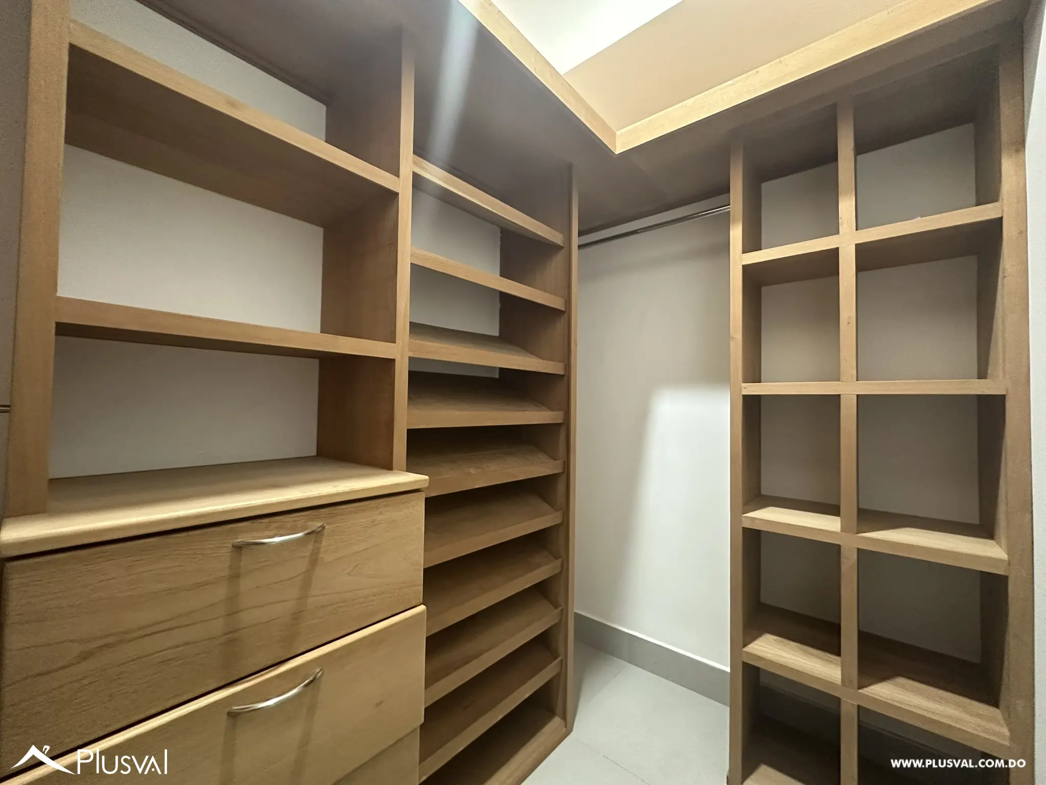 Amplio Apartamento en Alquiler en exclusiva Zona de Piantini 453261