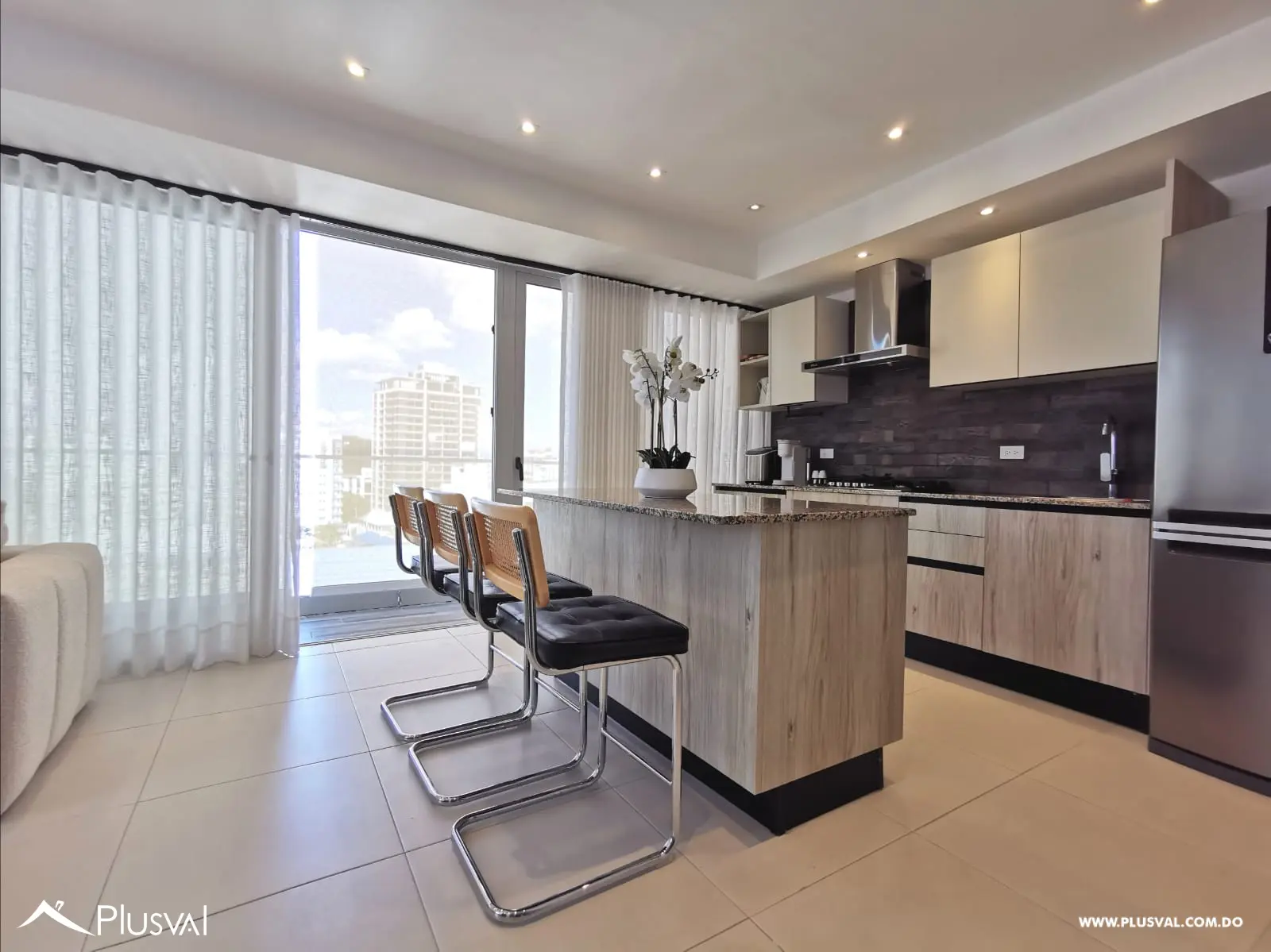 Excelente apartamento en venta en piso alto en Naco 461010