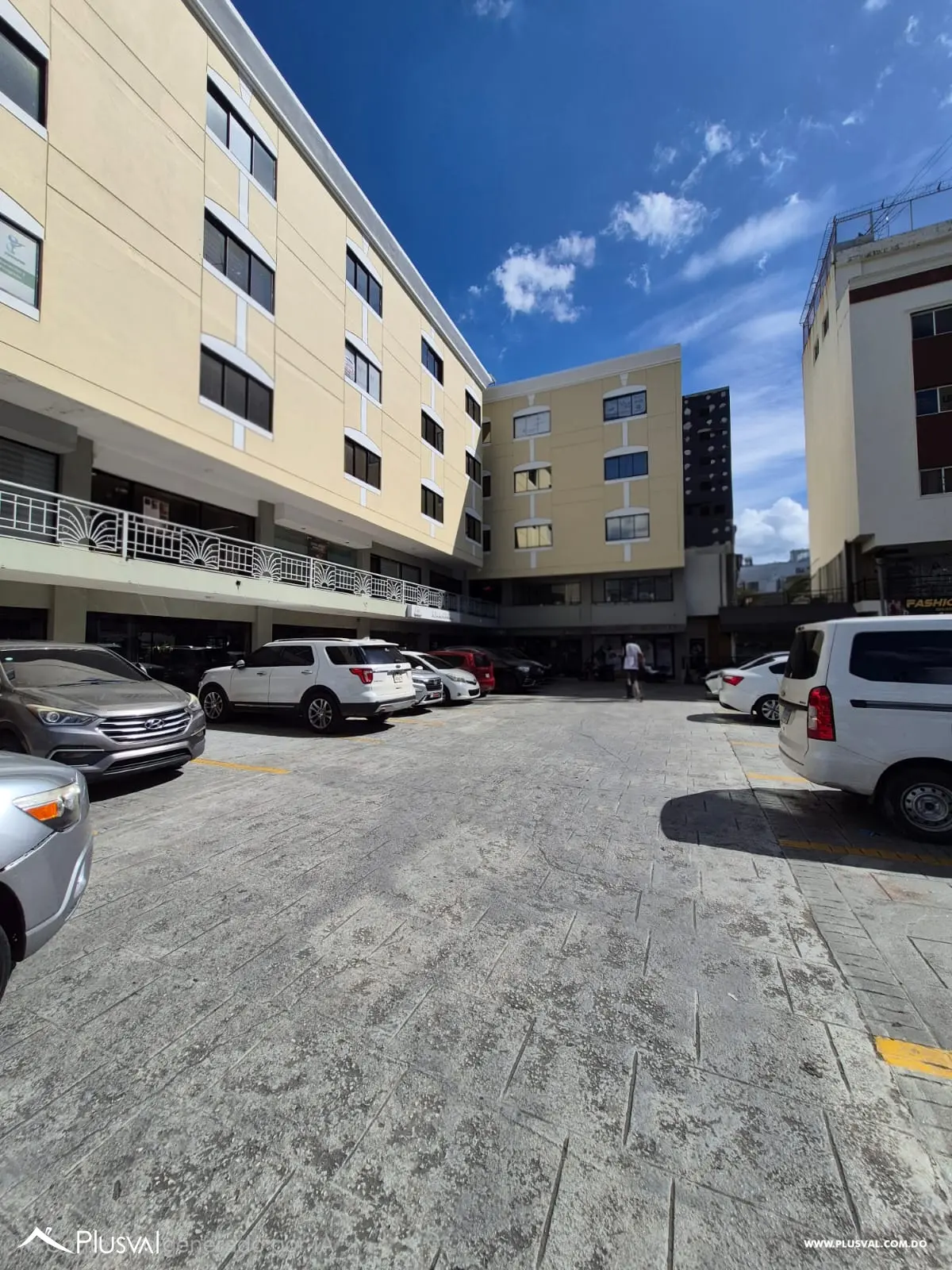 ALQUILER OFICINA PLAZA DE ALTO TRANSITO EN GAZCUE 493171