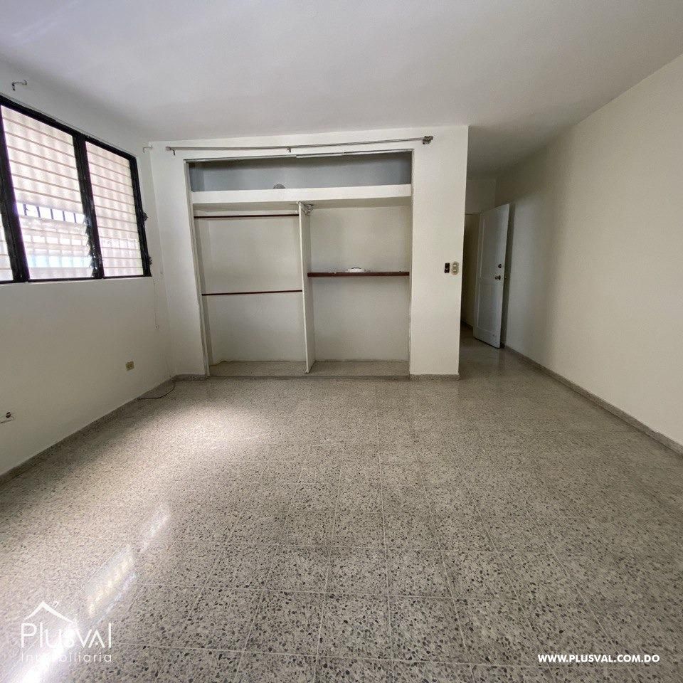 Local Comercial Amplio en Alquiler en Naco con Parqueos y Entrada Independiente 492068