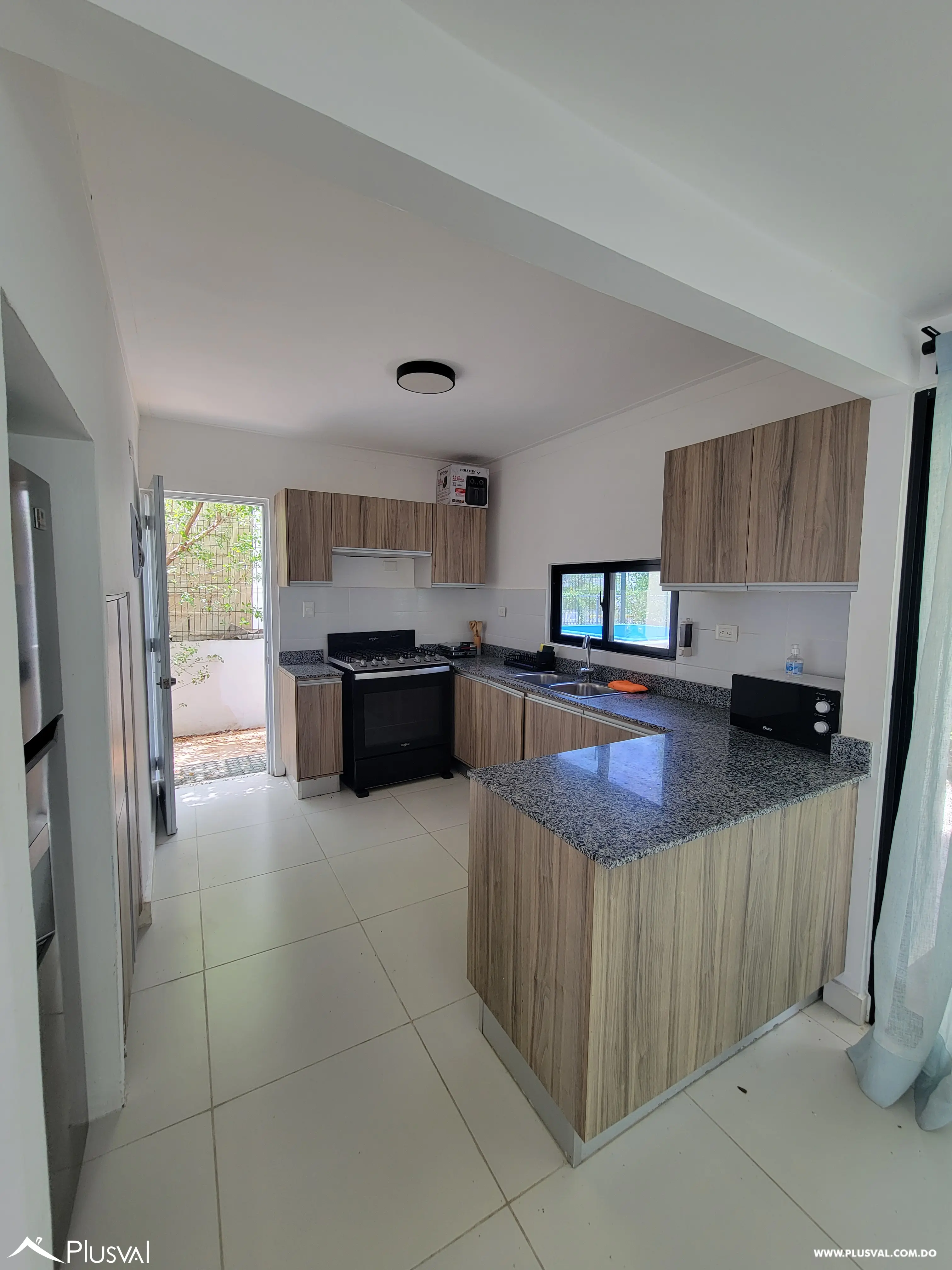 Villa Amueblada de 3 Habitaciones en Punta Cana con Jacuzzi y Patio Privado 523366