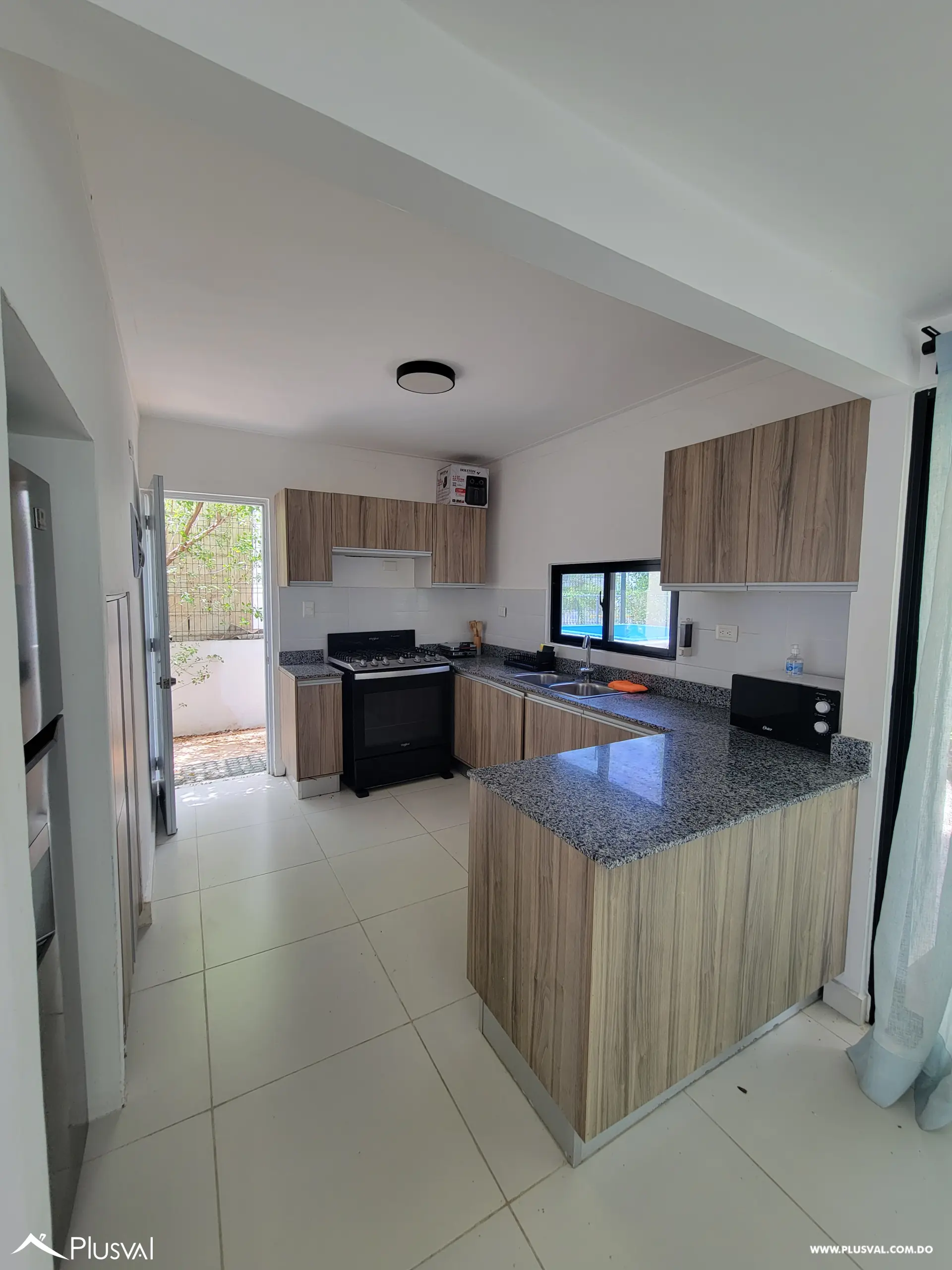 Villa Amueblada de 3 Habitaciones en Punta Cana con Jacuzzi y Patio Privado 523366
