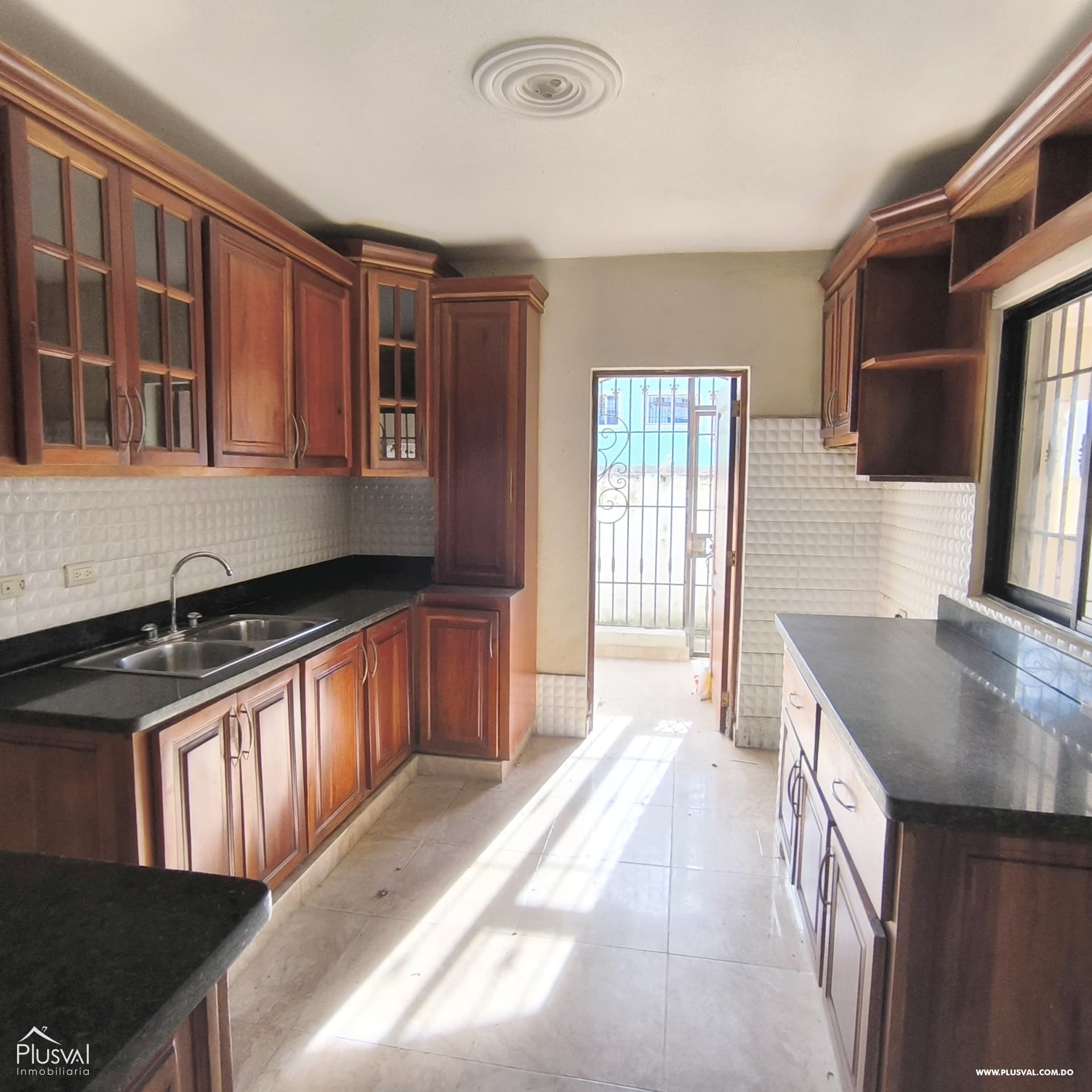 Casa en venta de dos niveles en Km 14 Autopista Duarte 422752