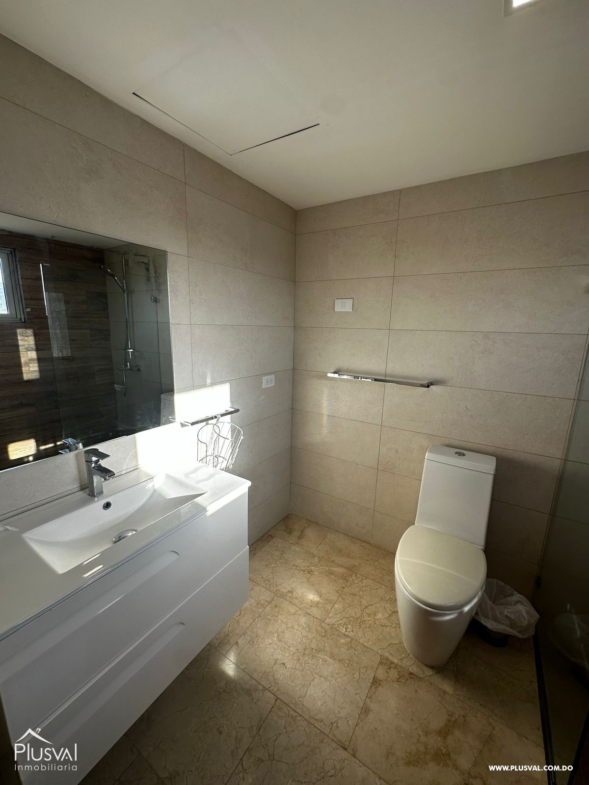 Residencia de lujo en Evaristo Morales. Amplio, privado y estratégicamente ubicado. 319262