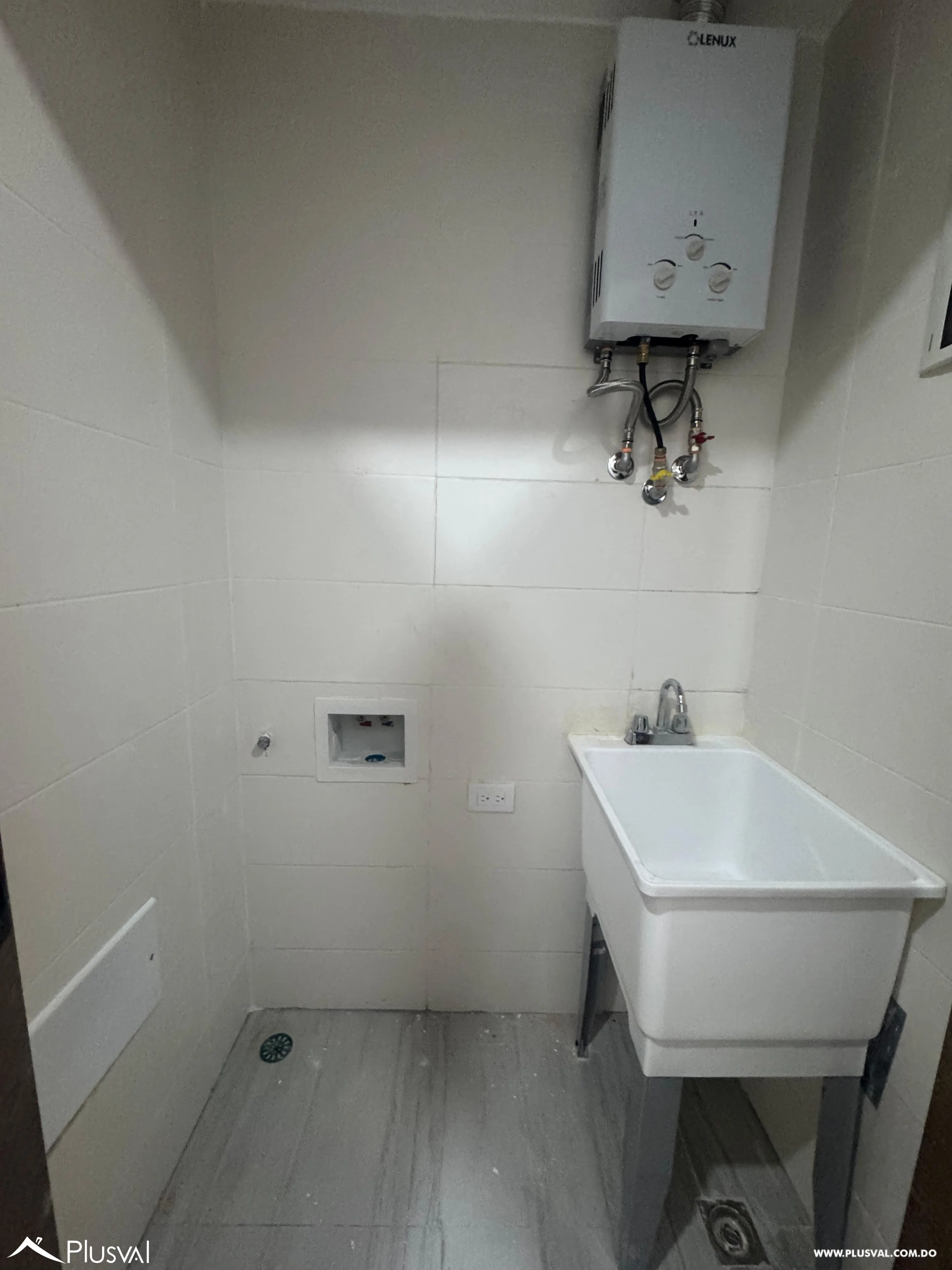 Alquiler de apartamento de 1 habitación y 2 baños en torre de lujo de Evaristo 489674