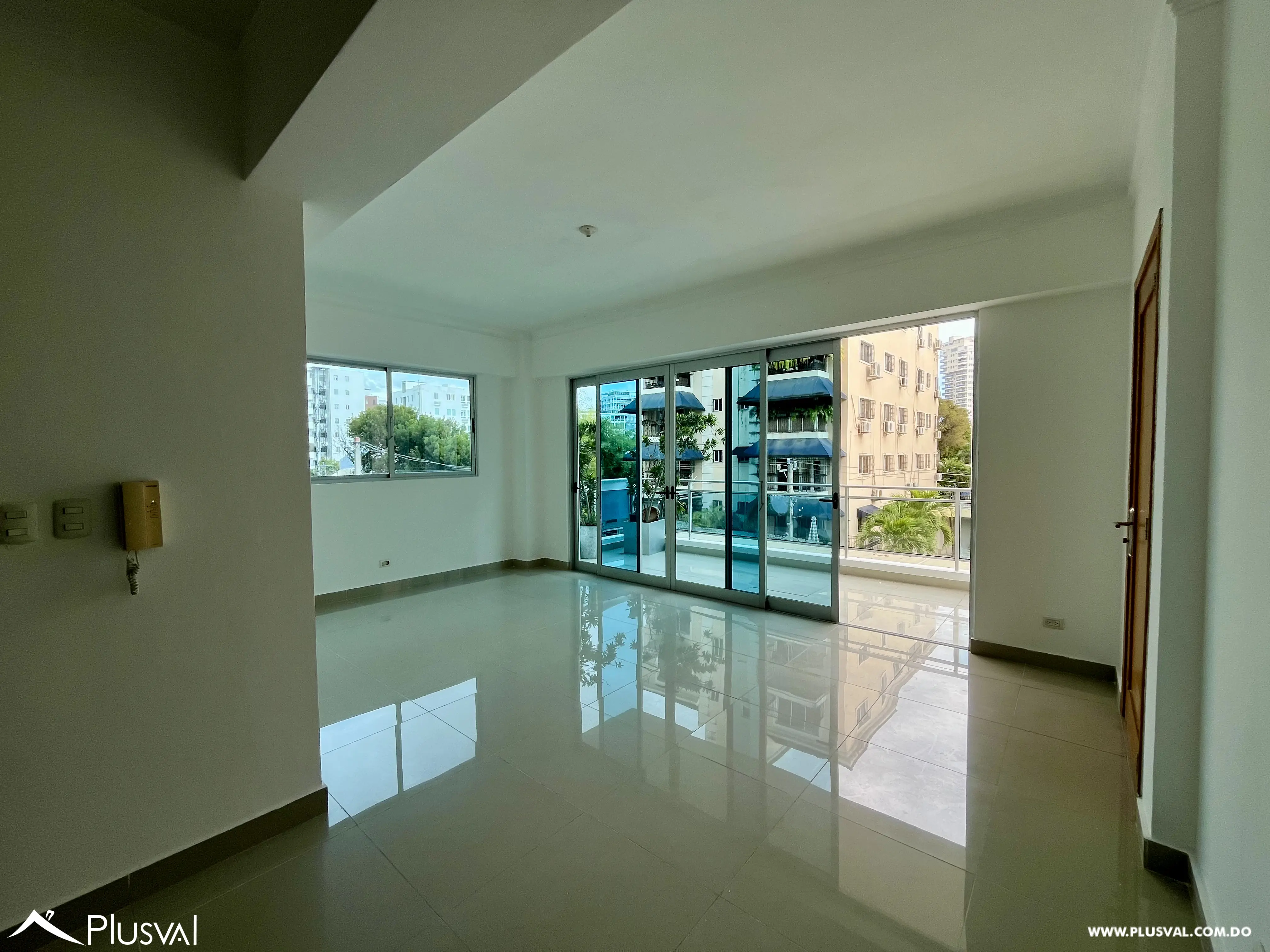 Se vende amplio apartamento con balcon tipo terraza 492540