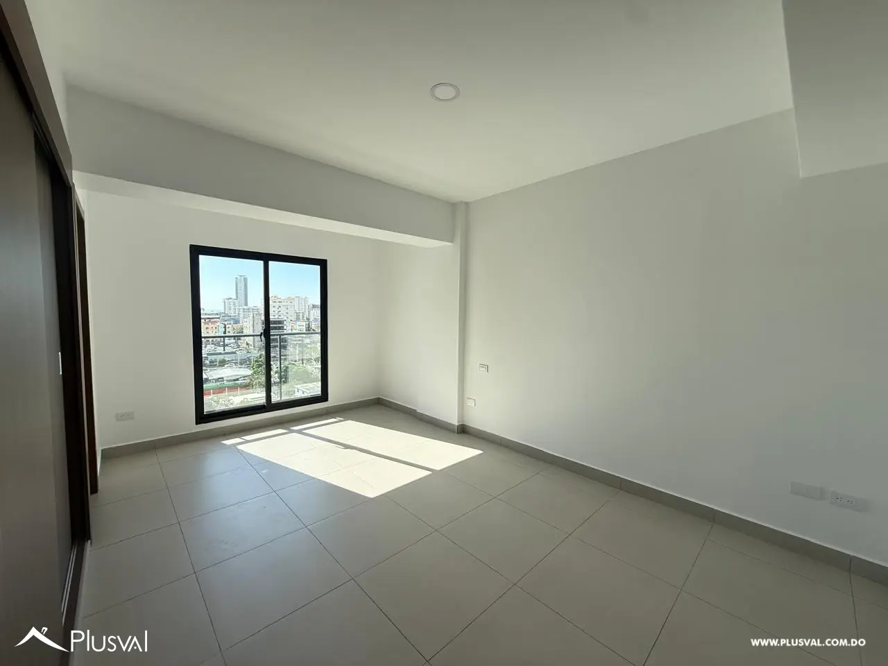 Apartamento de 2 Habitaciones en Evaristo Morales, Santo Domingo 534104