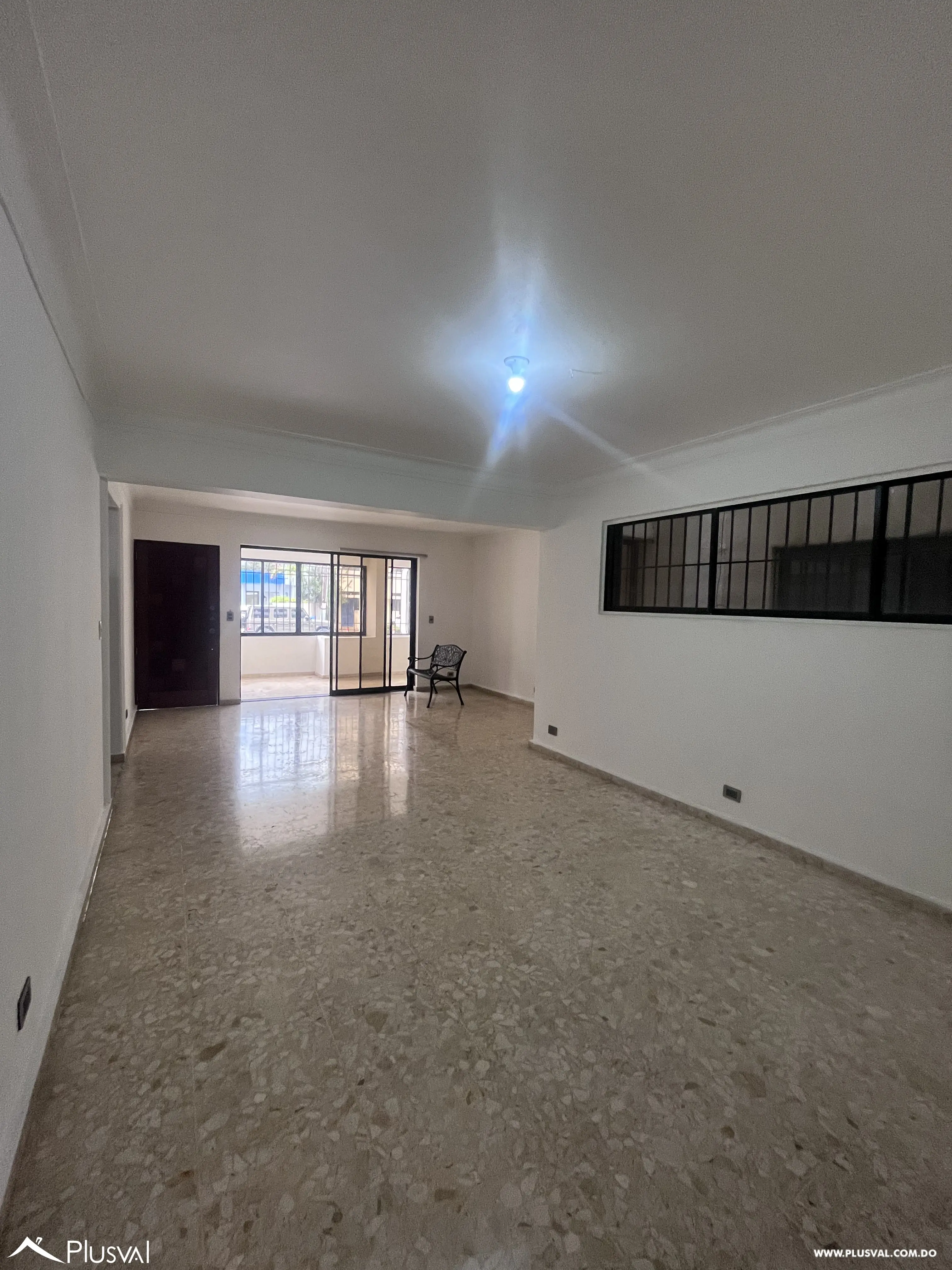 Apartamento en alquiler en el sector Paraiso de 3 habitaciones para uso residencial u oficinas 493662