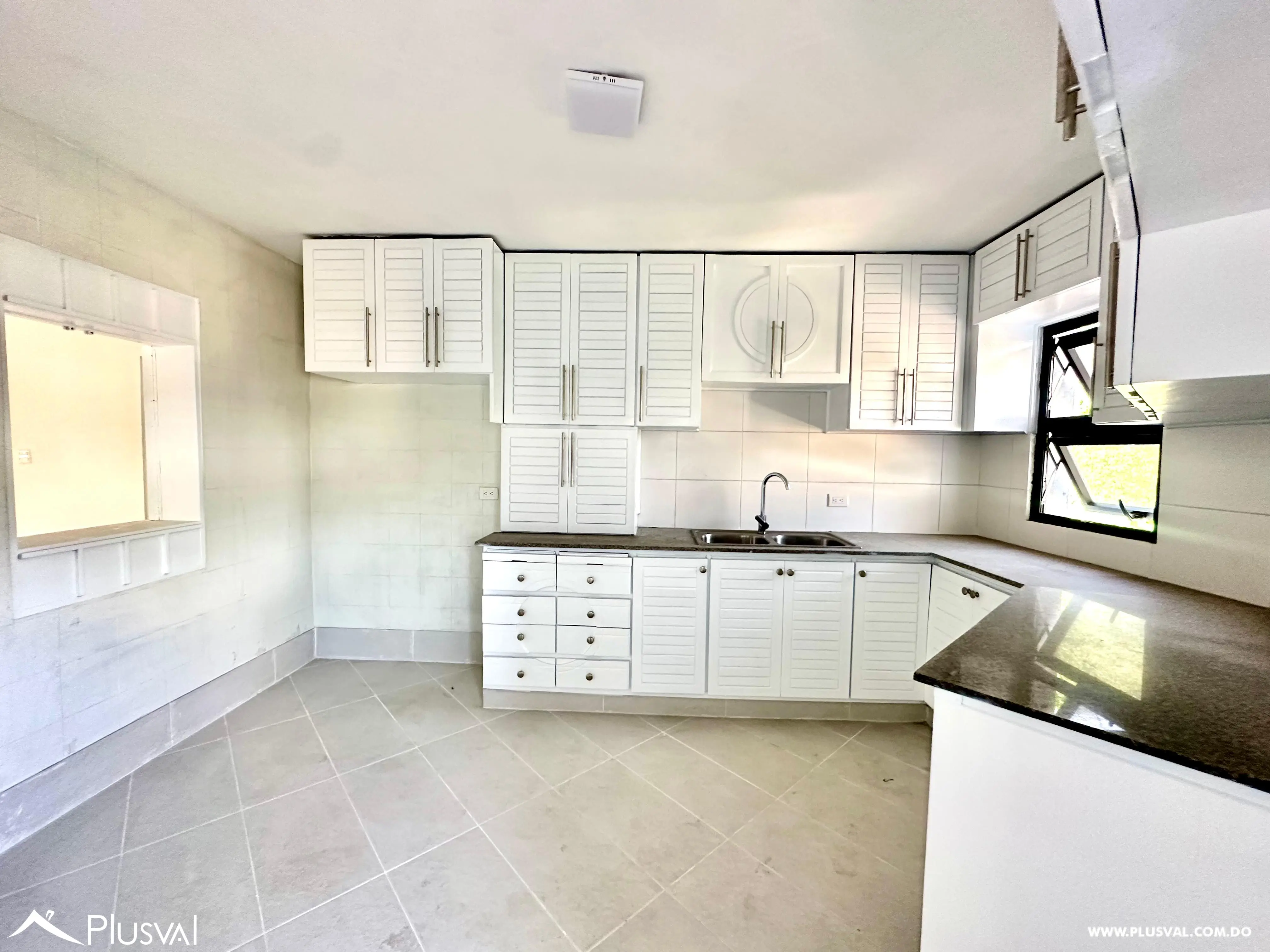 Apartamento de 3 habitaciones en Evaristo Morales 525957