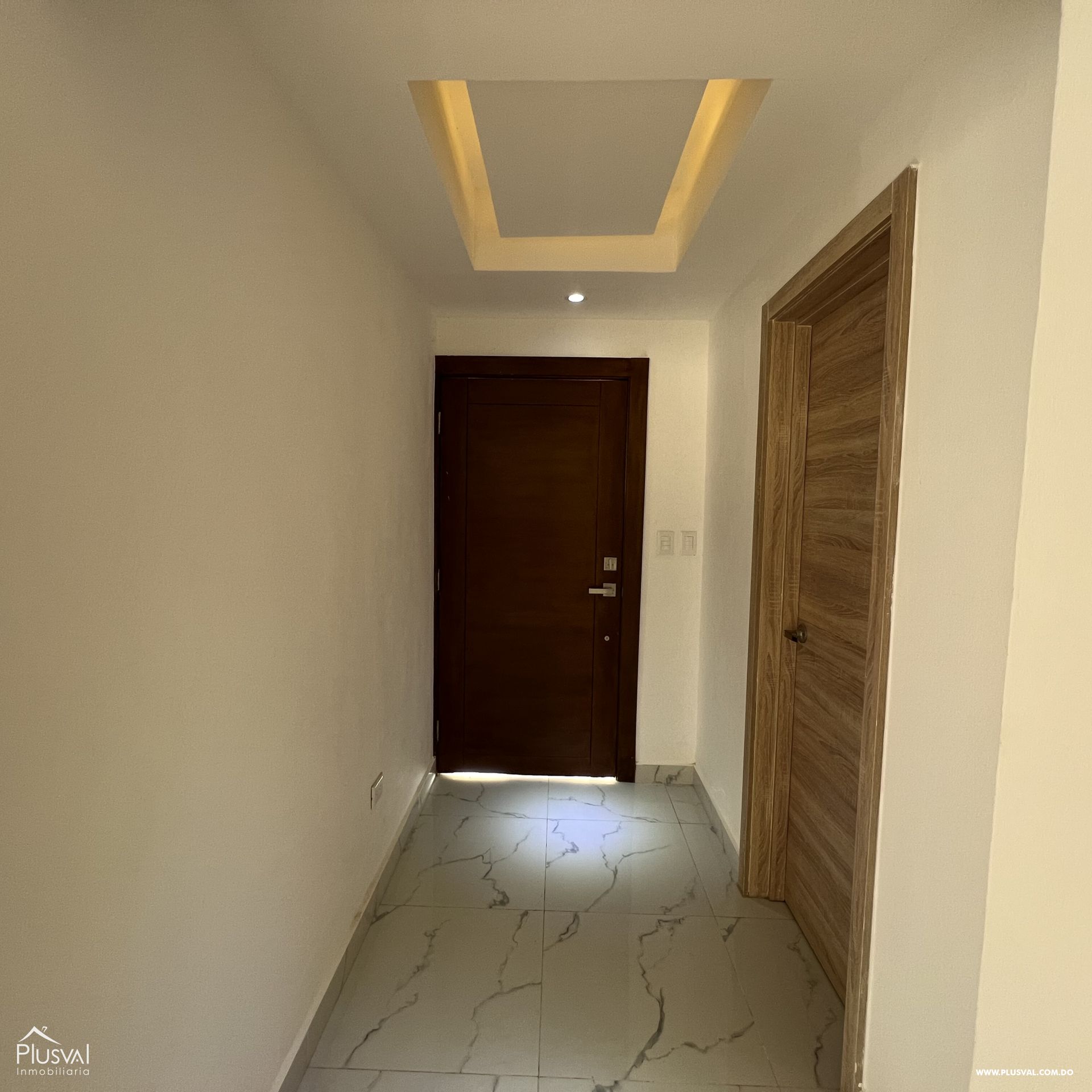 Venta de villa con patio y piscina 423522