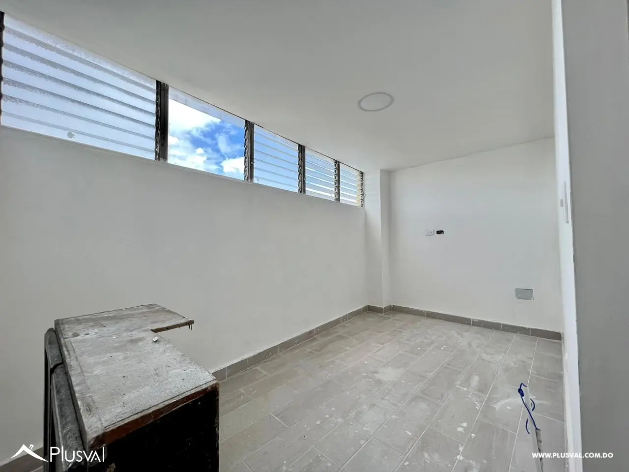 Local en venta en Miraflores con 3 oficinas y recepción 455011