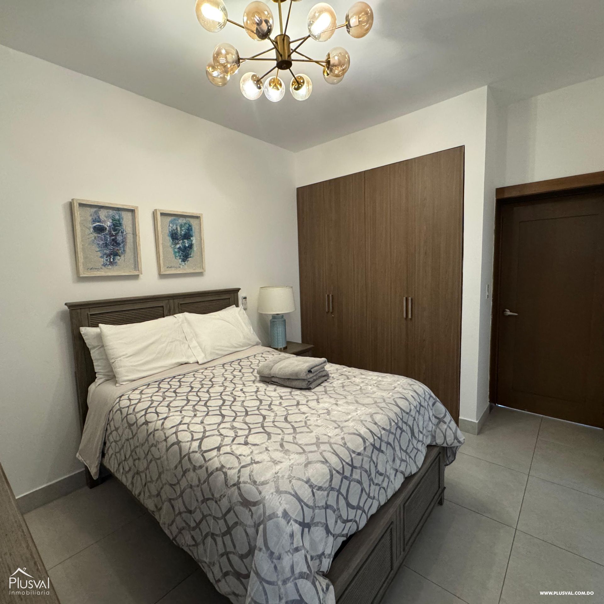 Apartamento amueblado ubicado en una torre moderna en el corazón de la ciudad, La Esmeralda. 463326