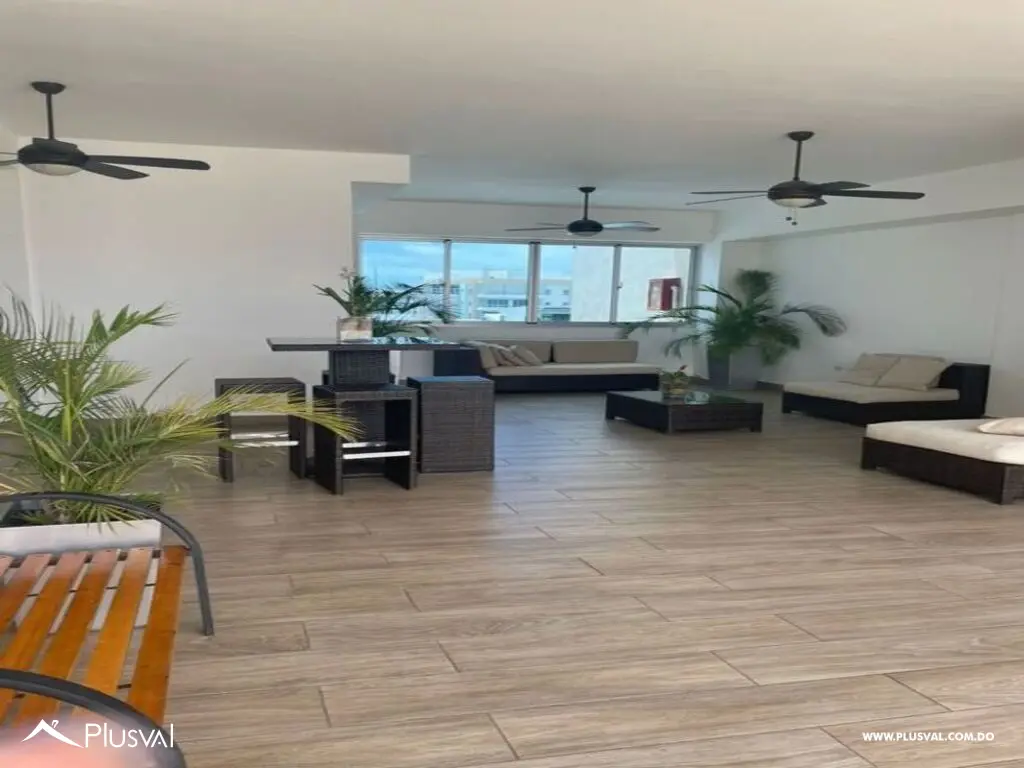 Se alquila amplio apartamento de 3 habitaciones y 2 parqueos. 469422