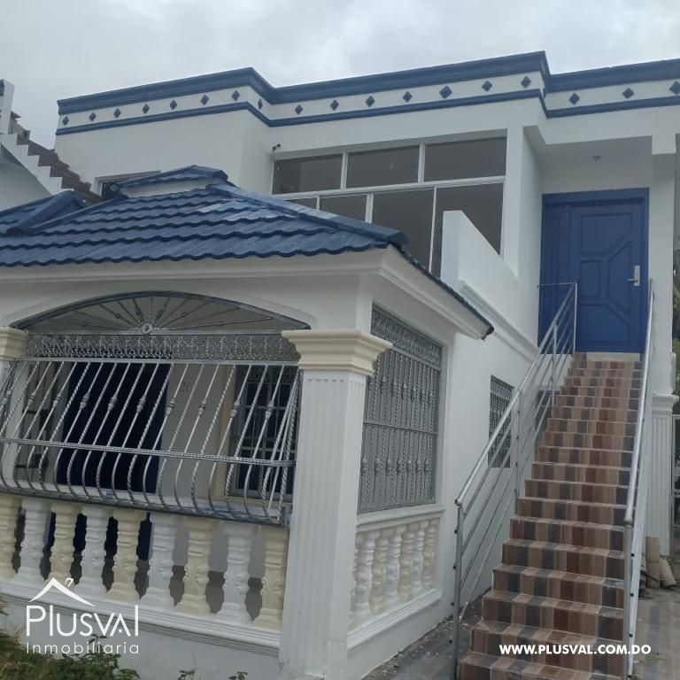 Amplia casa de dos niveles en venta en excelente zona 301980