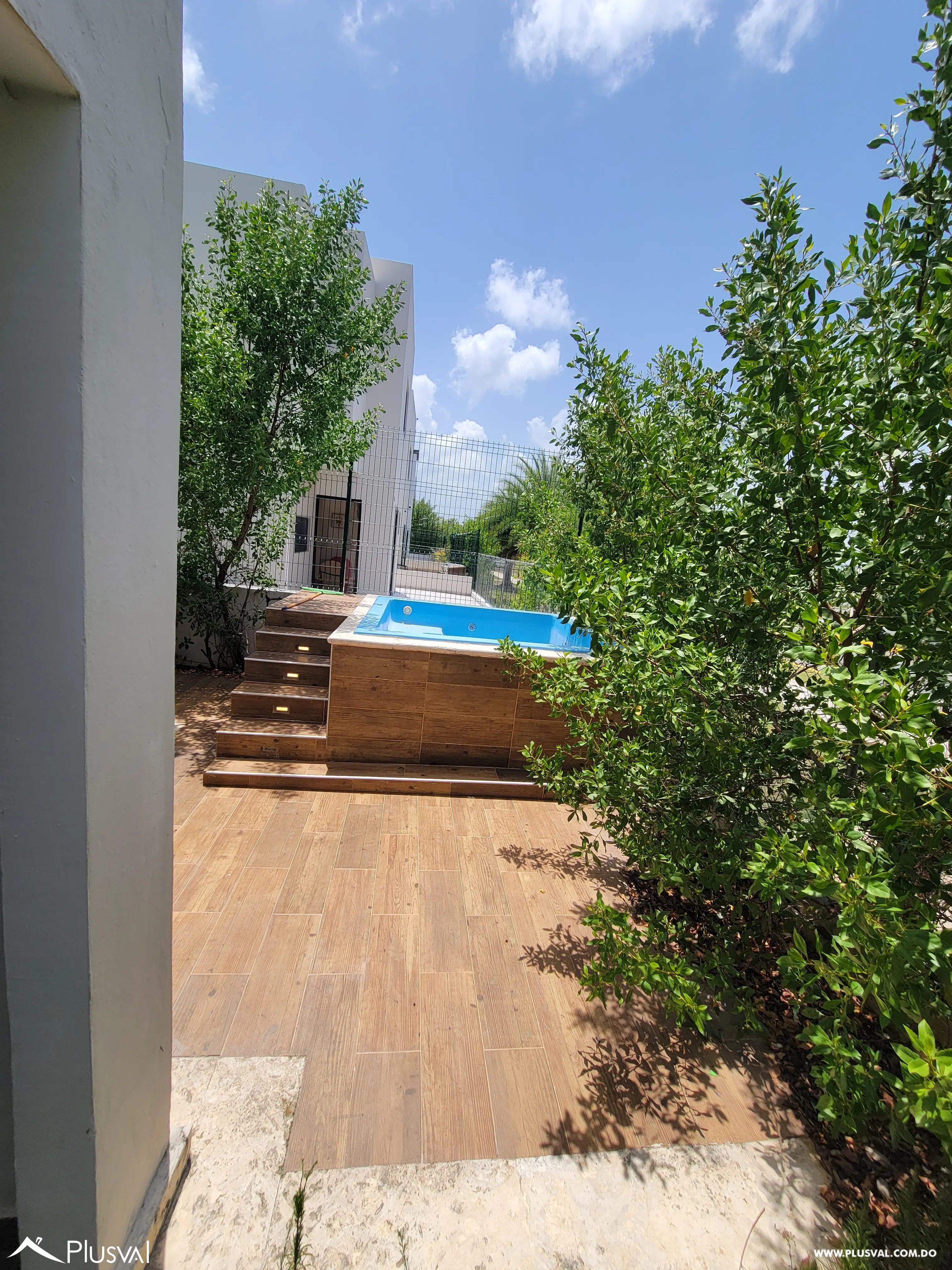 Villa Amueblada de 3 Habitaciones en Punta Cana con Jacuzzi y Patio Privado 523371
