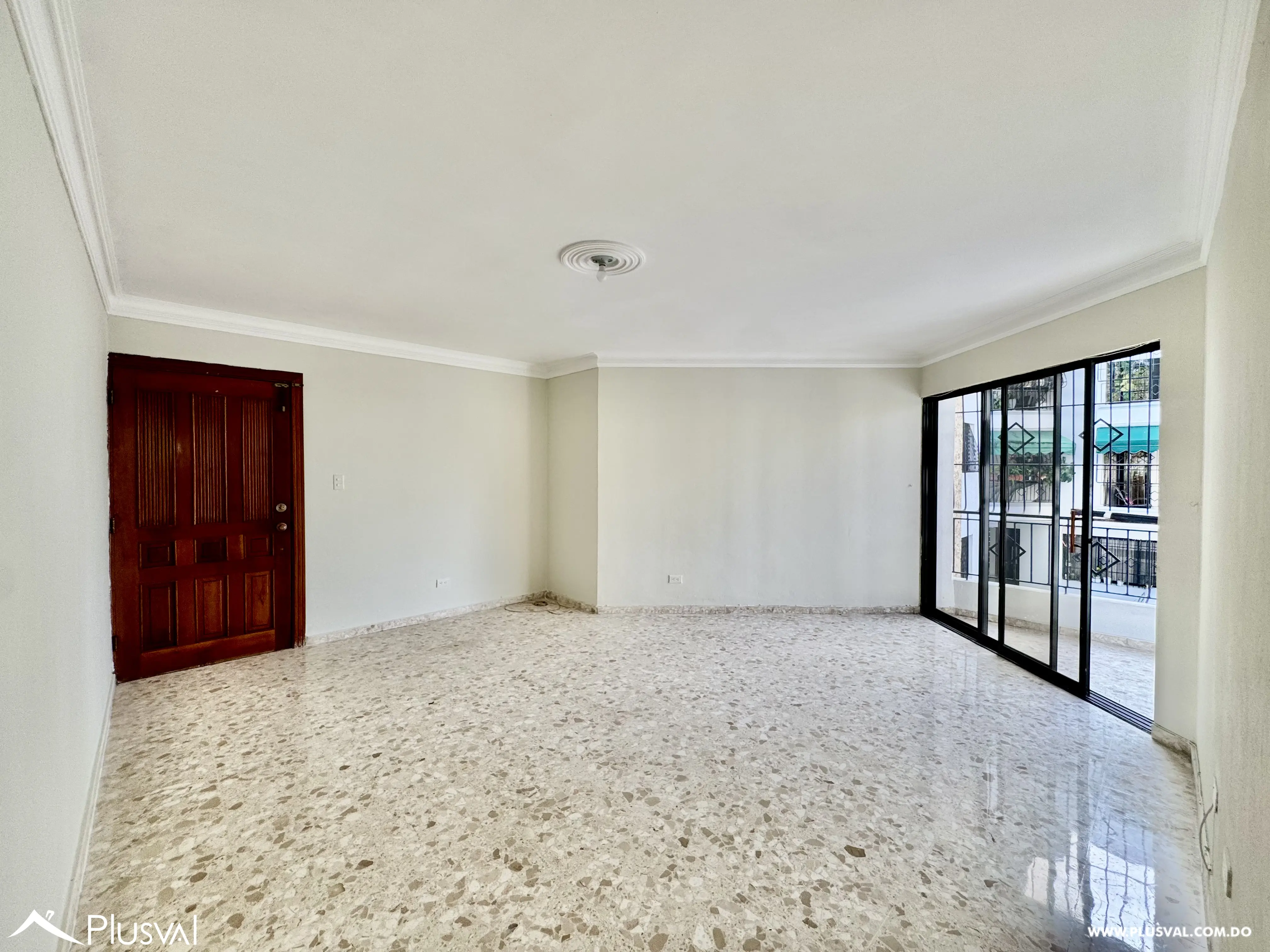 Alquilo Amplio Apto Clásico en Naco 494309