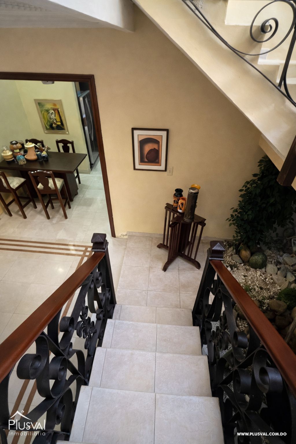 Casa moderna de 3 niveles con terraza y jacuzzi 487537