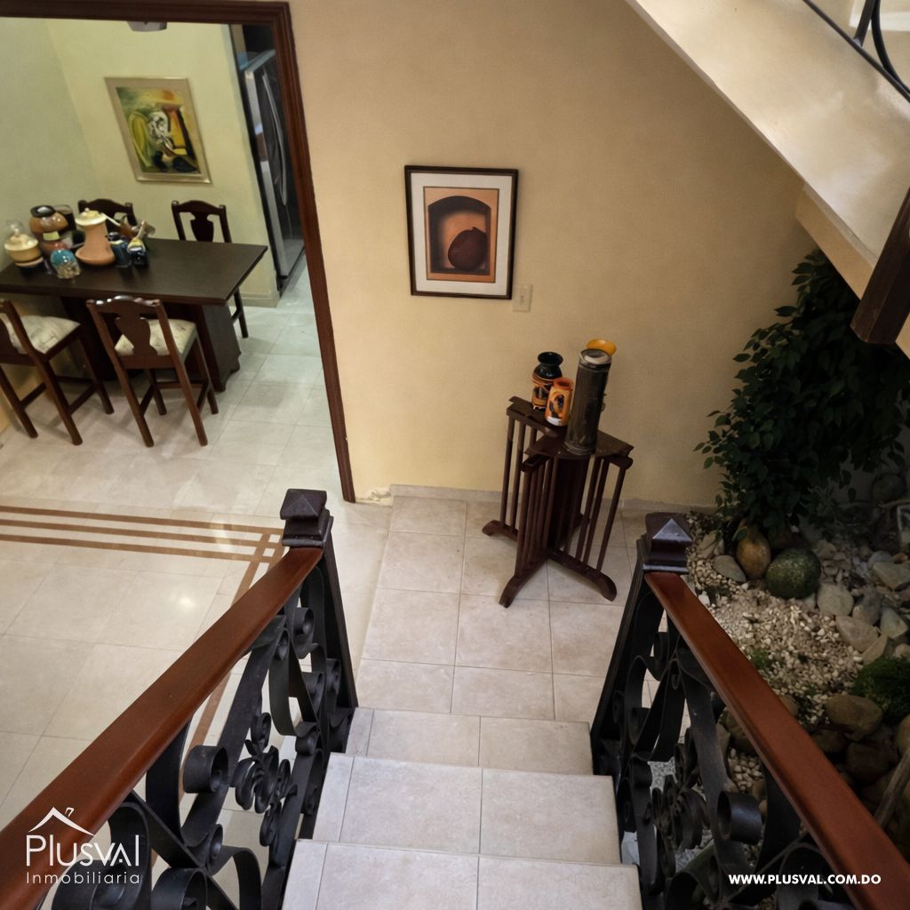 Casa moderna de 3 niveles con terraza y jacuzzi 487537