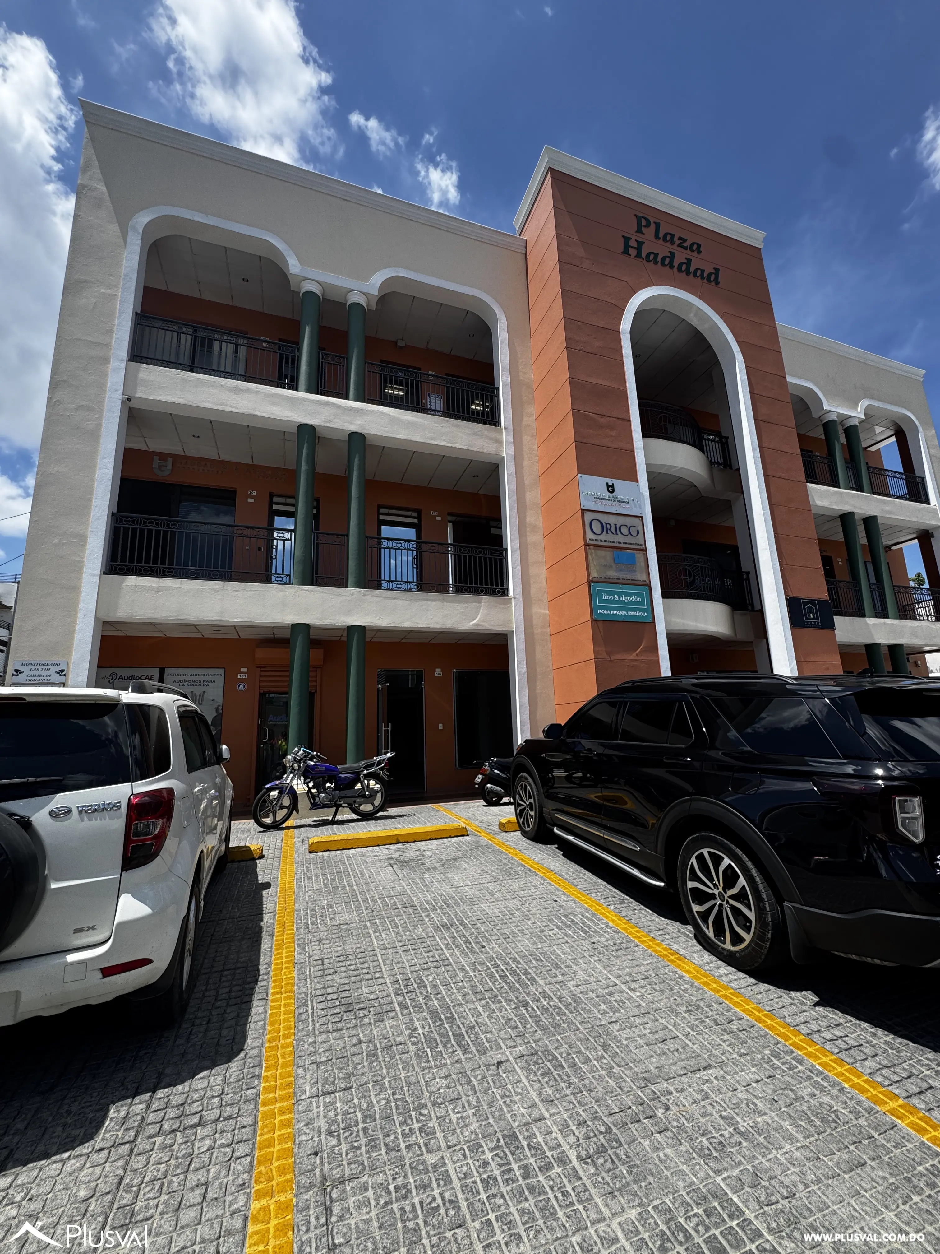 Local Comercial en Alquiler en Los Jardines Metropolitanos 526279