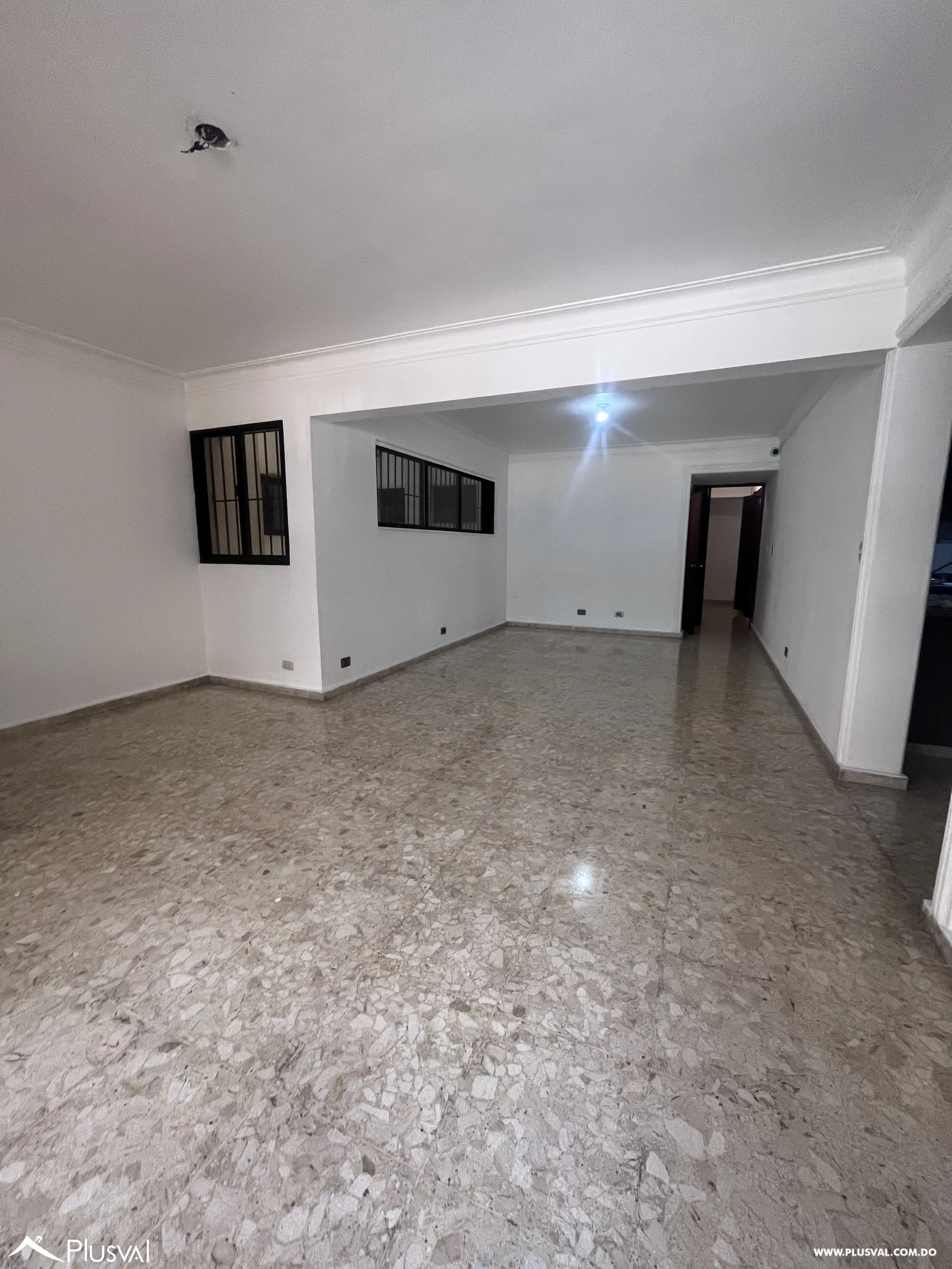 Apartamento en alquiler en el sector Paraiso de 3 habitaciones para uso residencial u oficinas 493654