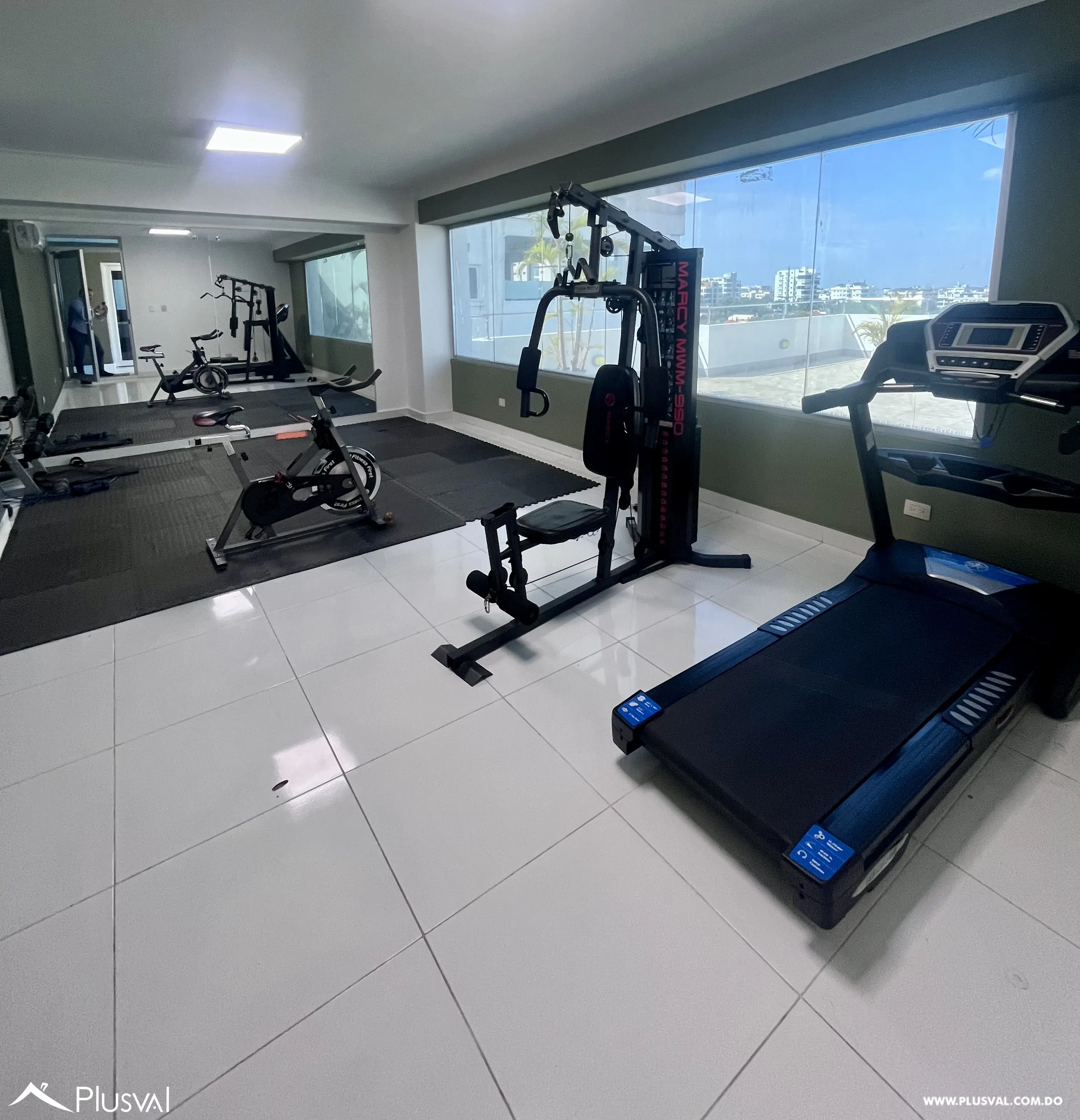 Amplio y moderno  apartamento en venta de  3 habitaciones en el millón 493691