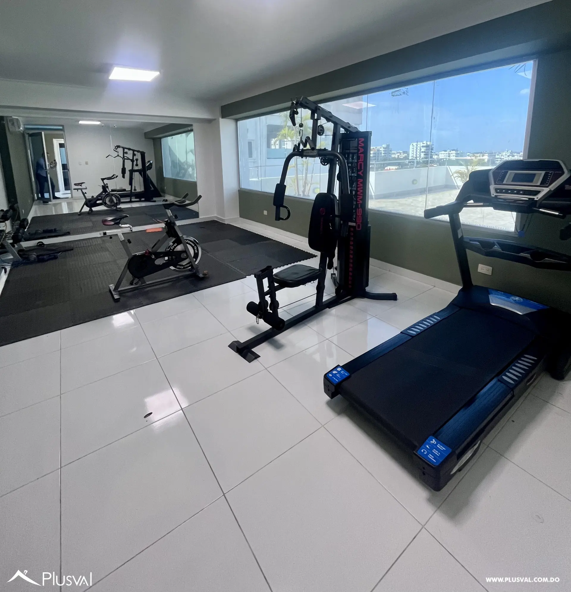 Amplio y moderno  apartamento en venta de  3 habitaciones en el millón 493691